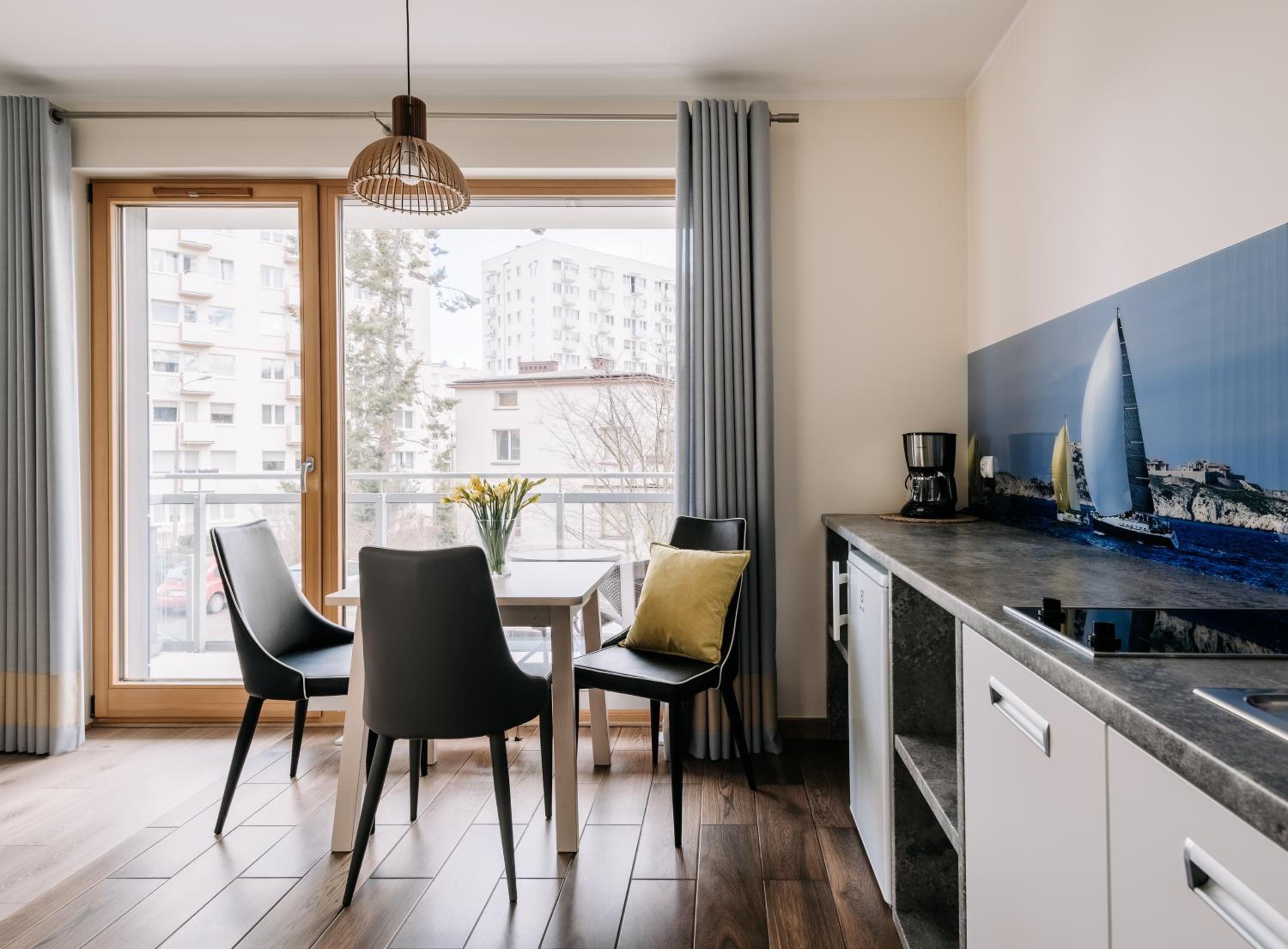 Apartment with Balcony photo 2
