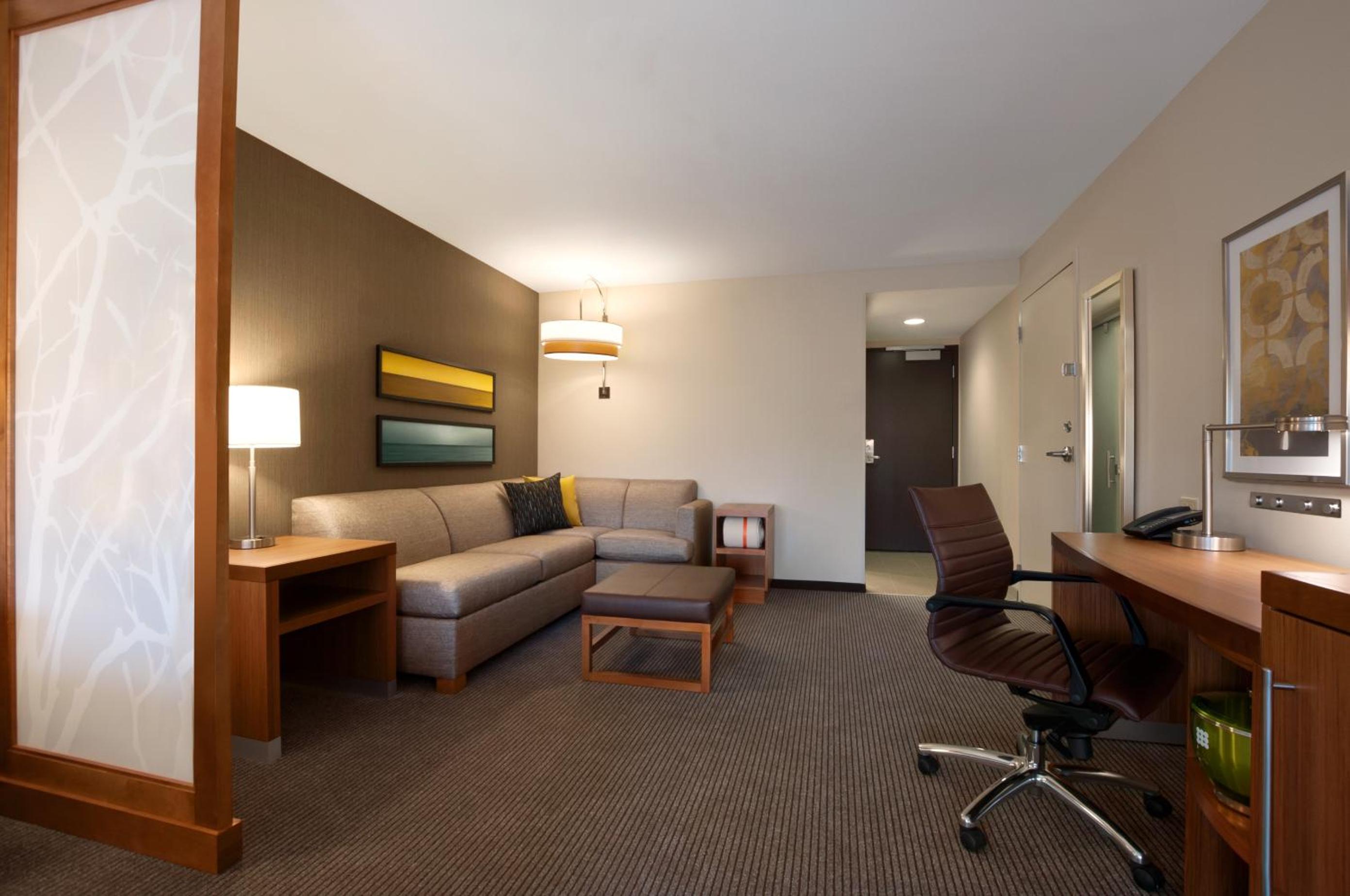 Queen Room with Two Queen Beds and Sofa Bed photo 3