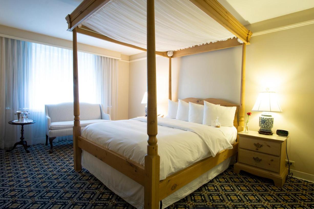 Deluxe Queen Room - Photo 1