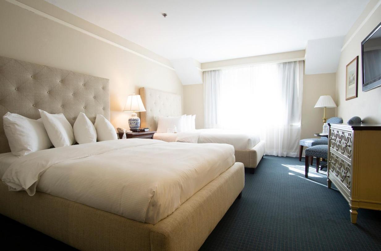 Deluxe Room With Two Queen Beds - Photo 2