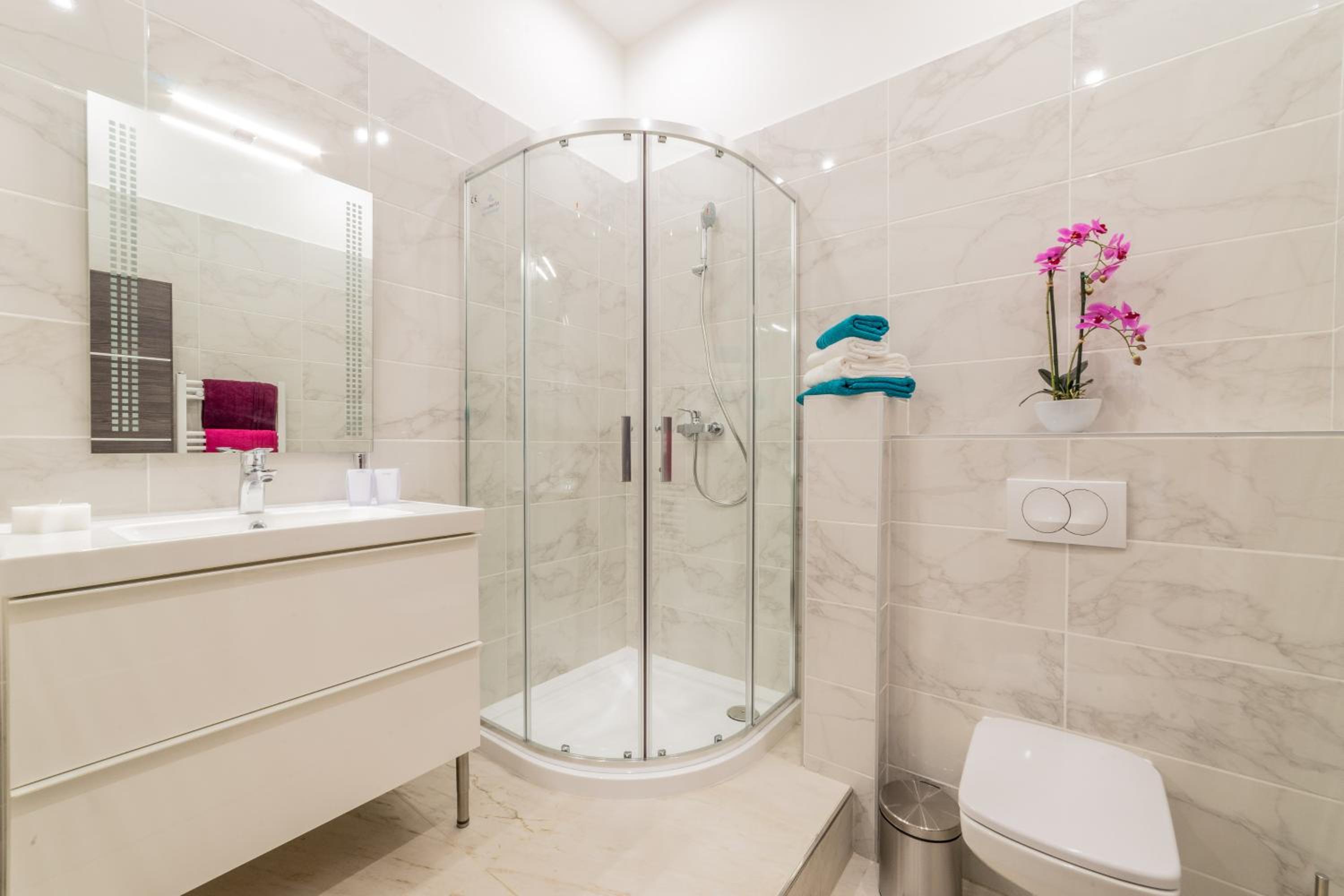 Deluxe Double or Twin Room with Balcony - Photo 2