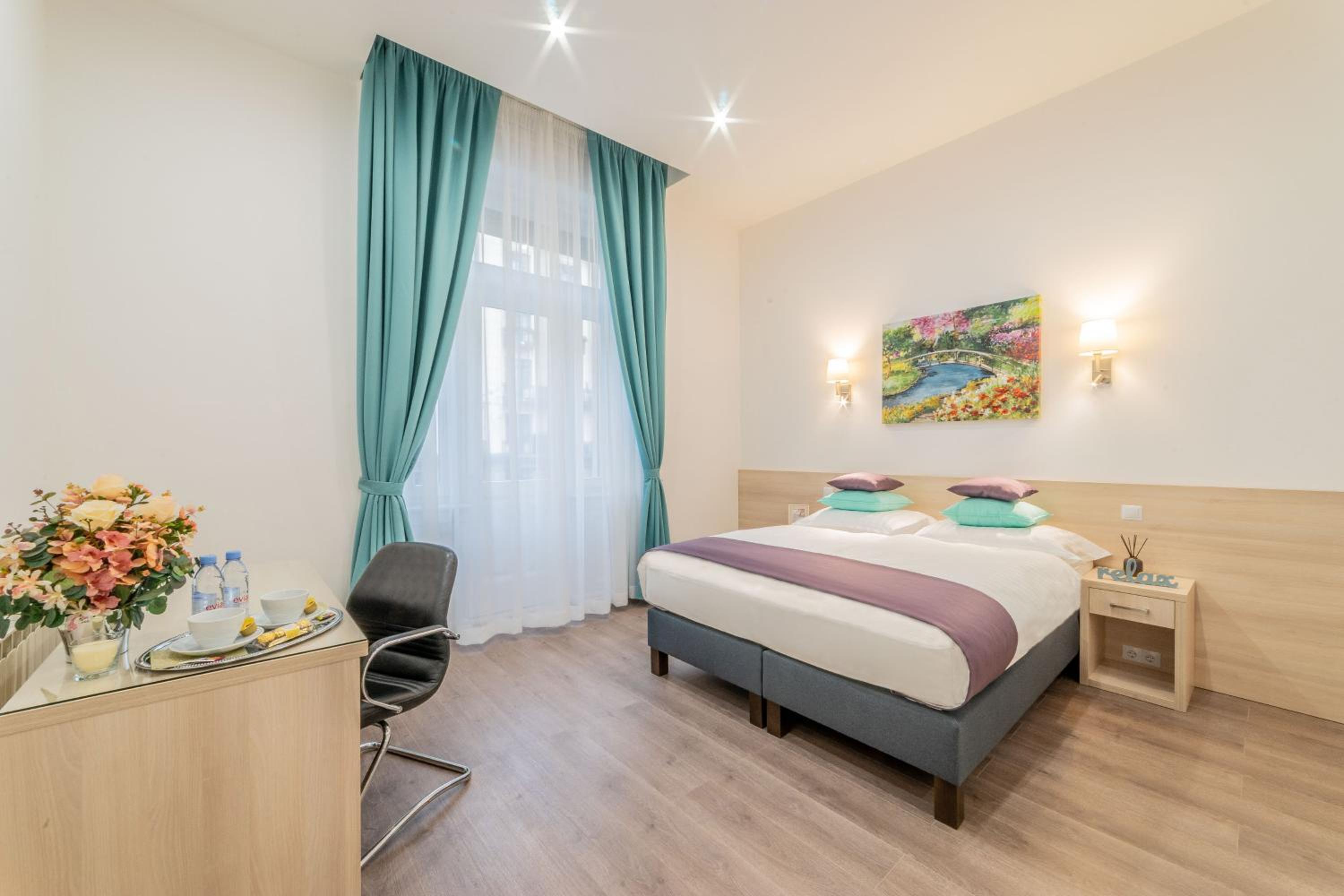 Deluxe Double or Twin Room with Balcony - Photo 1