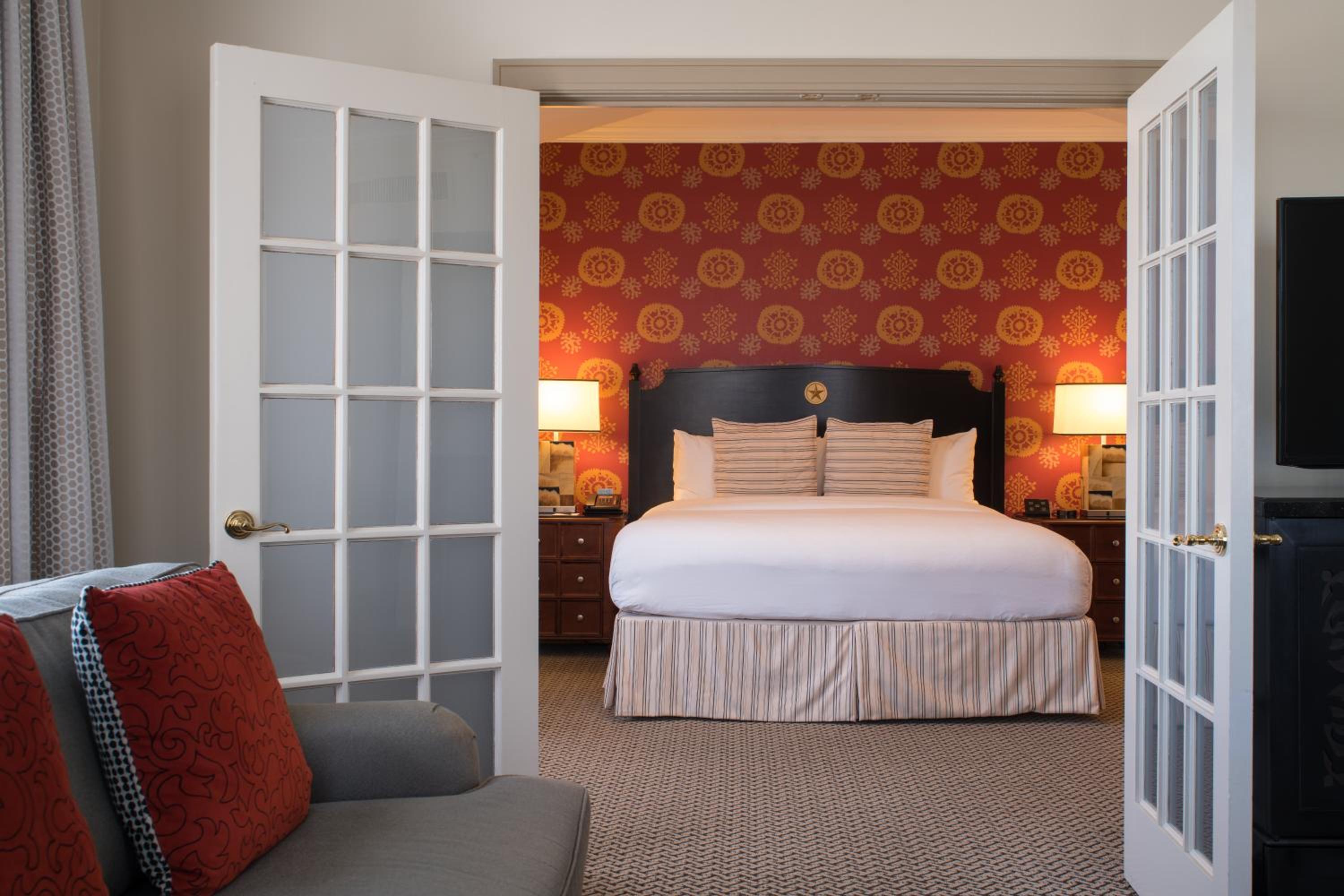 One-Bedroom King Suite - Photo 2