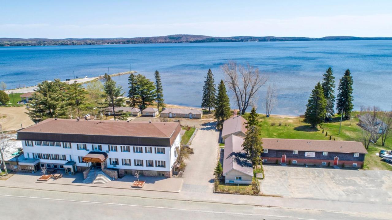 Suite with Lake View - Photo 10