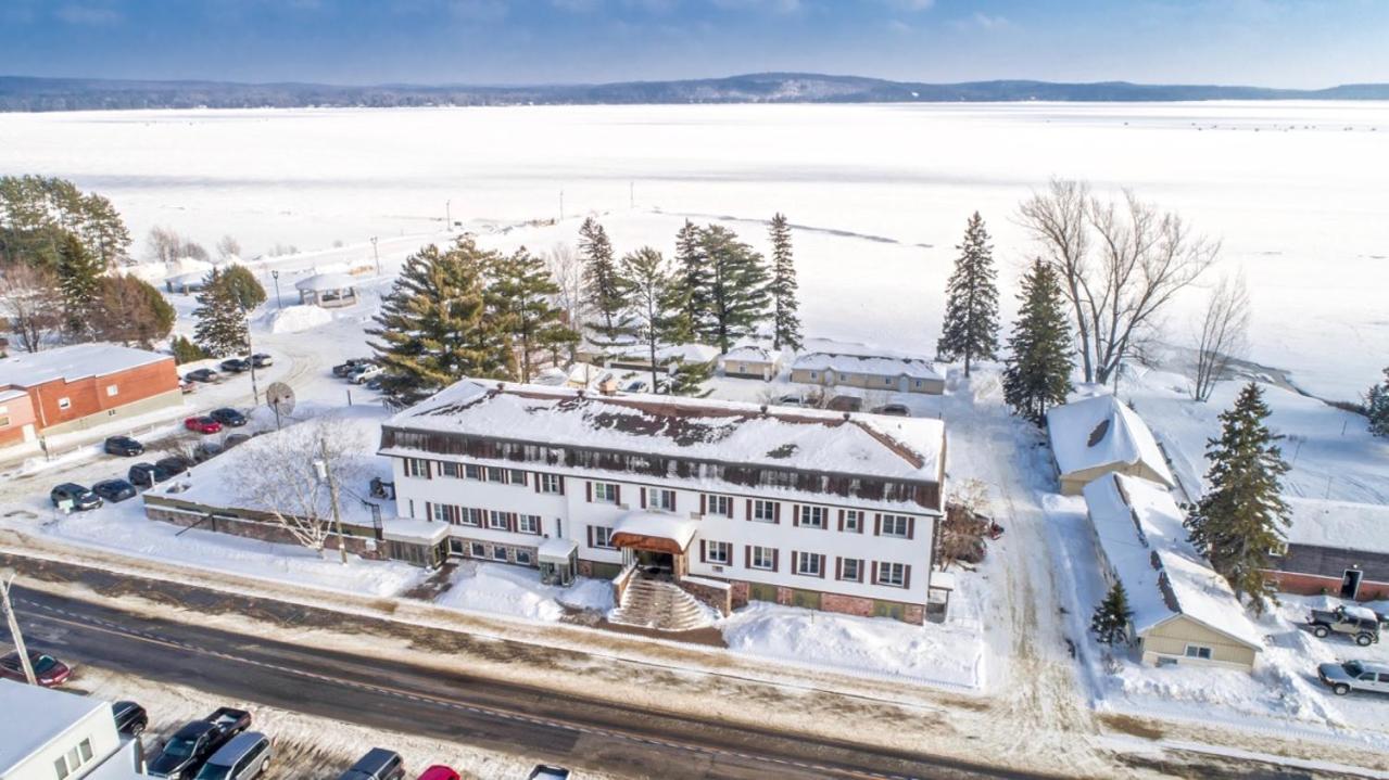 Suite with Lake View - Photo 9