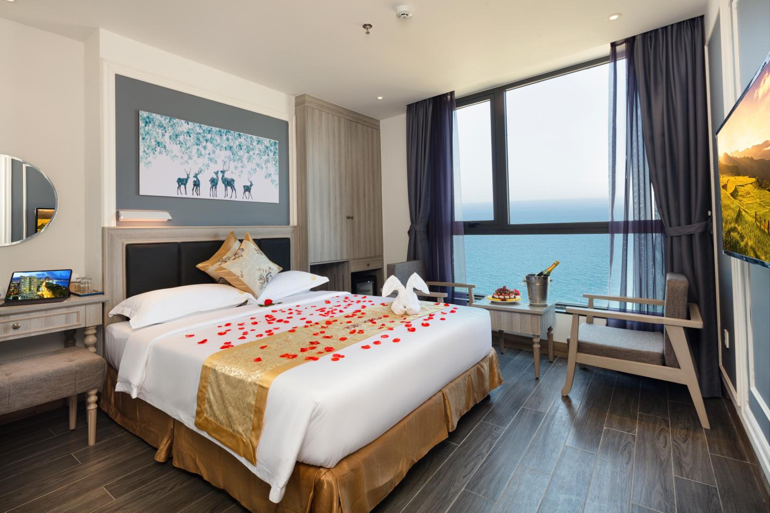 Suite with Sea View - Photo 10