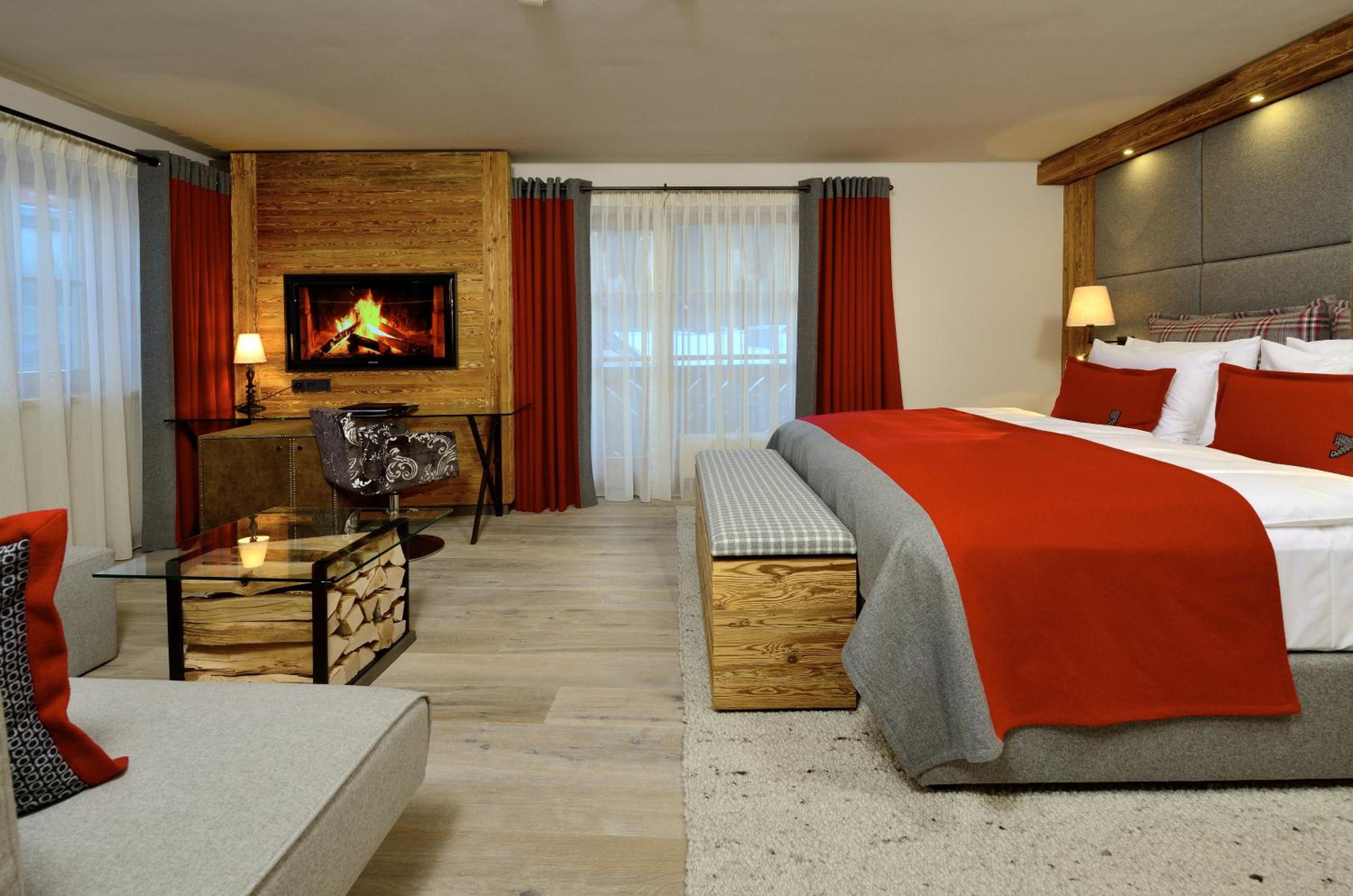 Alpine Junior Suite with Balcony and Mountain View - Photo 1