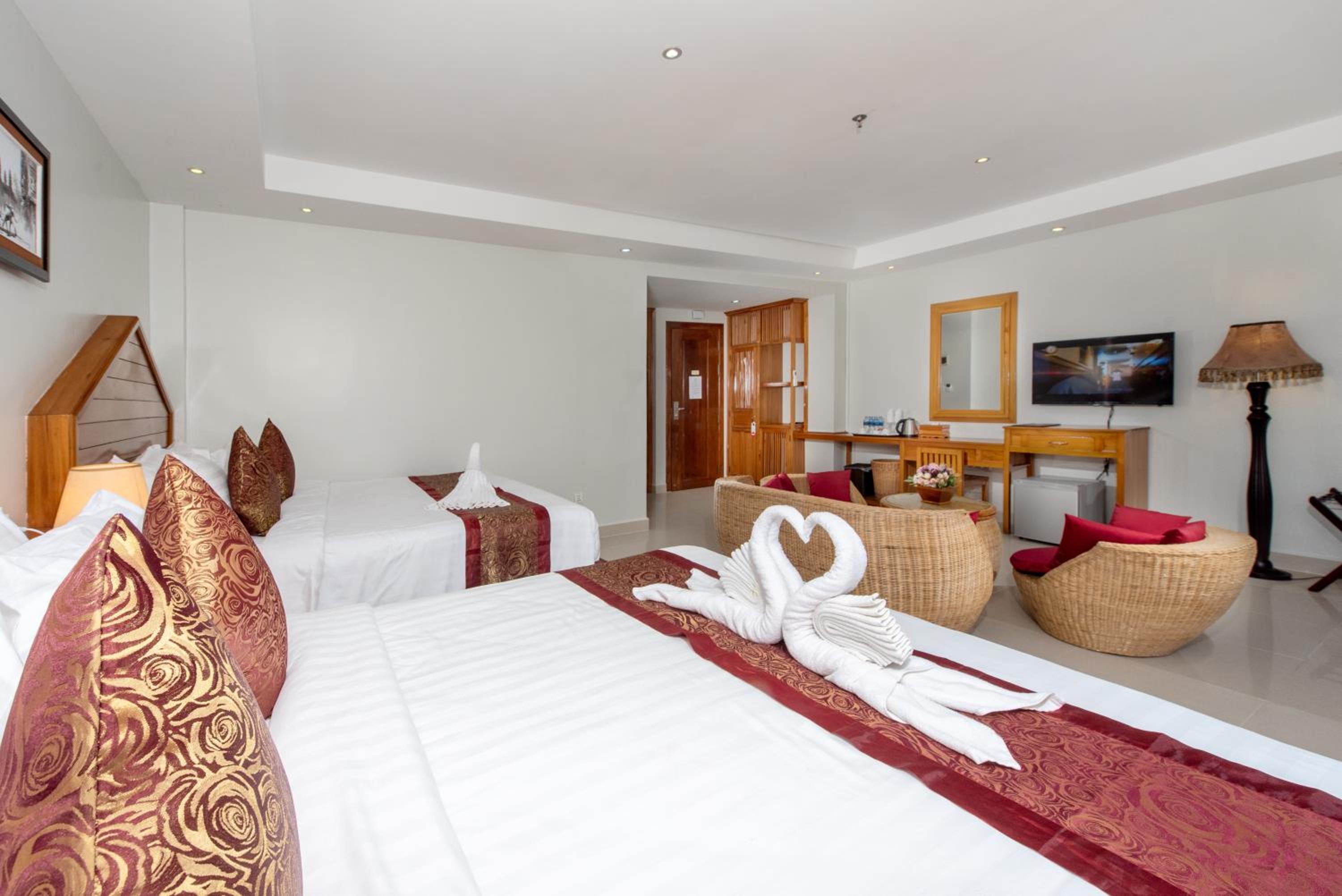 Deluxe Family Room - Photo 3