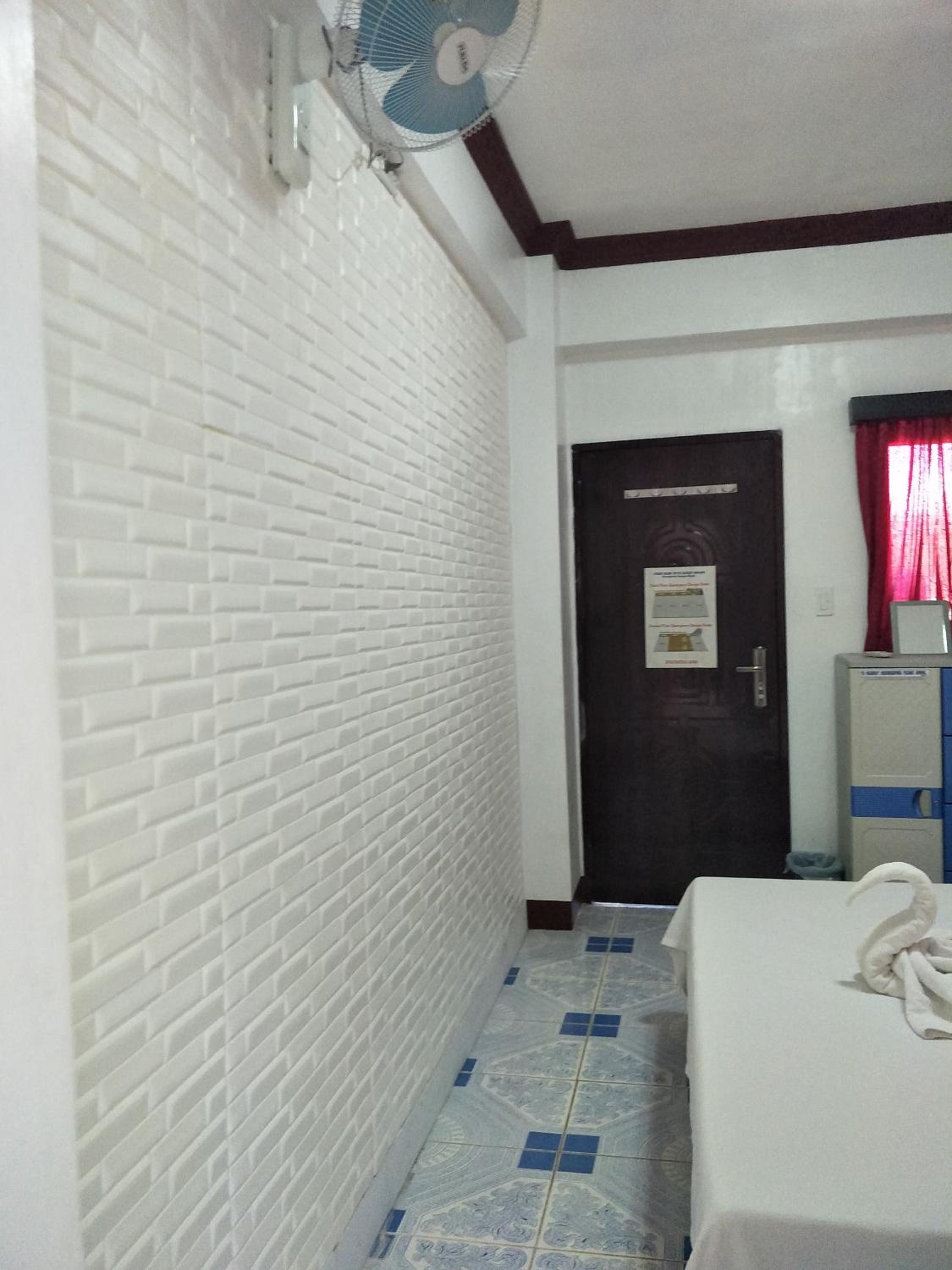 Budget Double Room - Photo 3