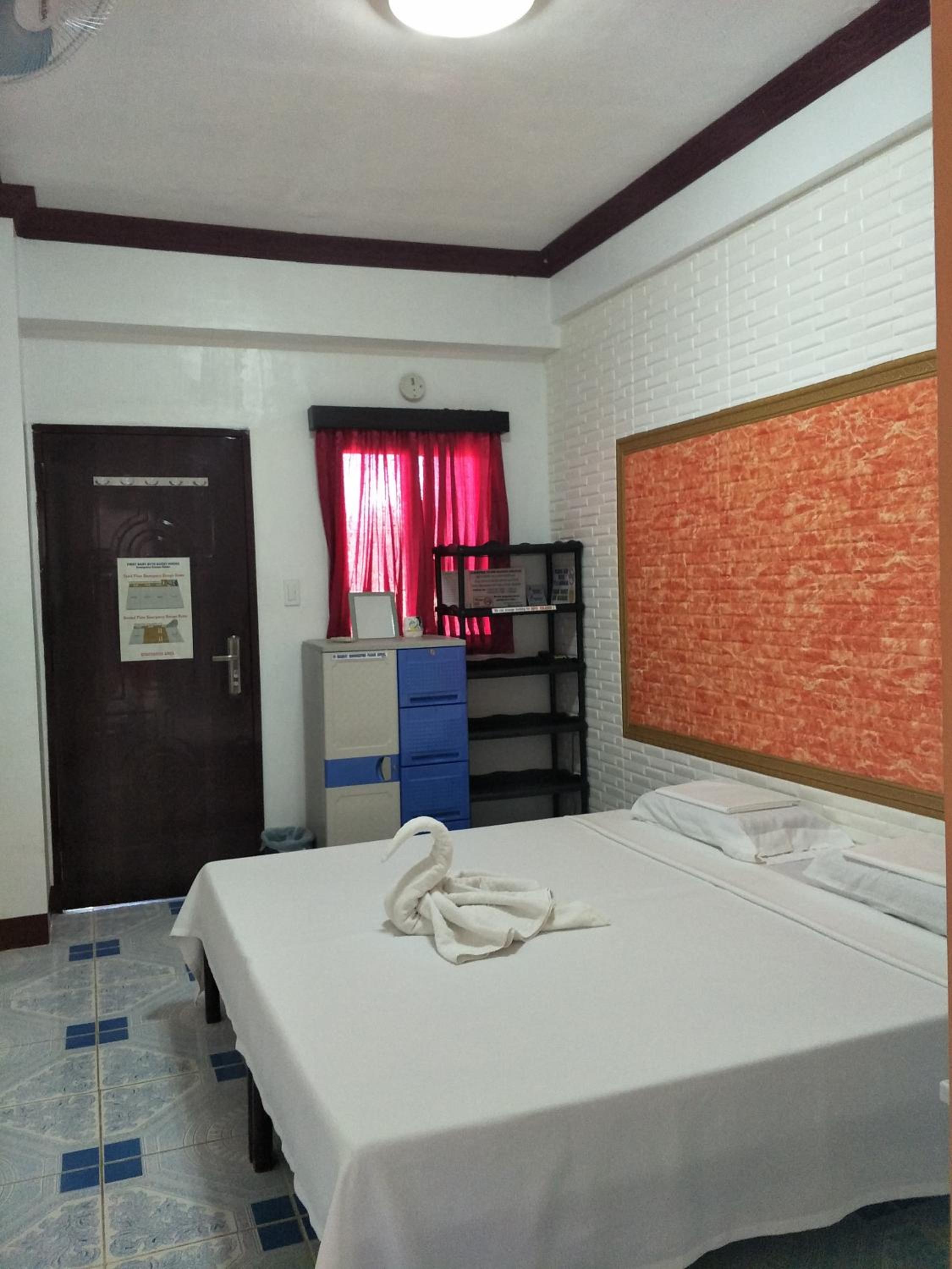 Budget Double Room - Photo 2