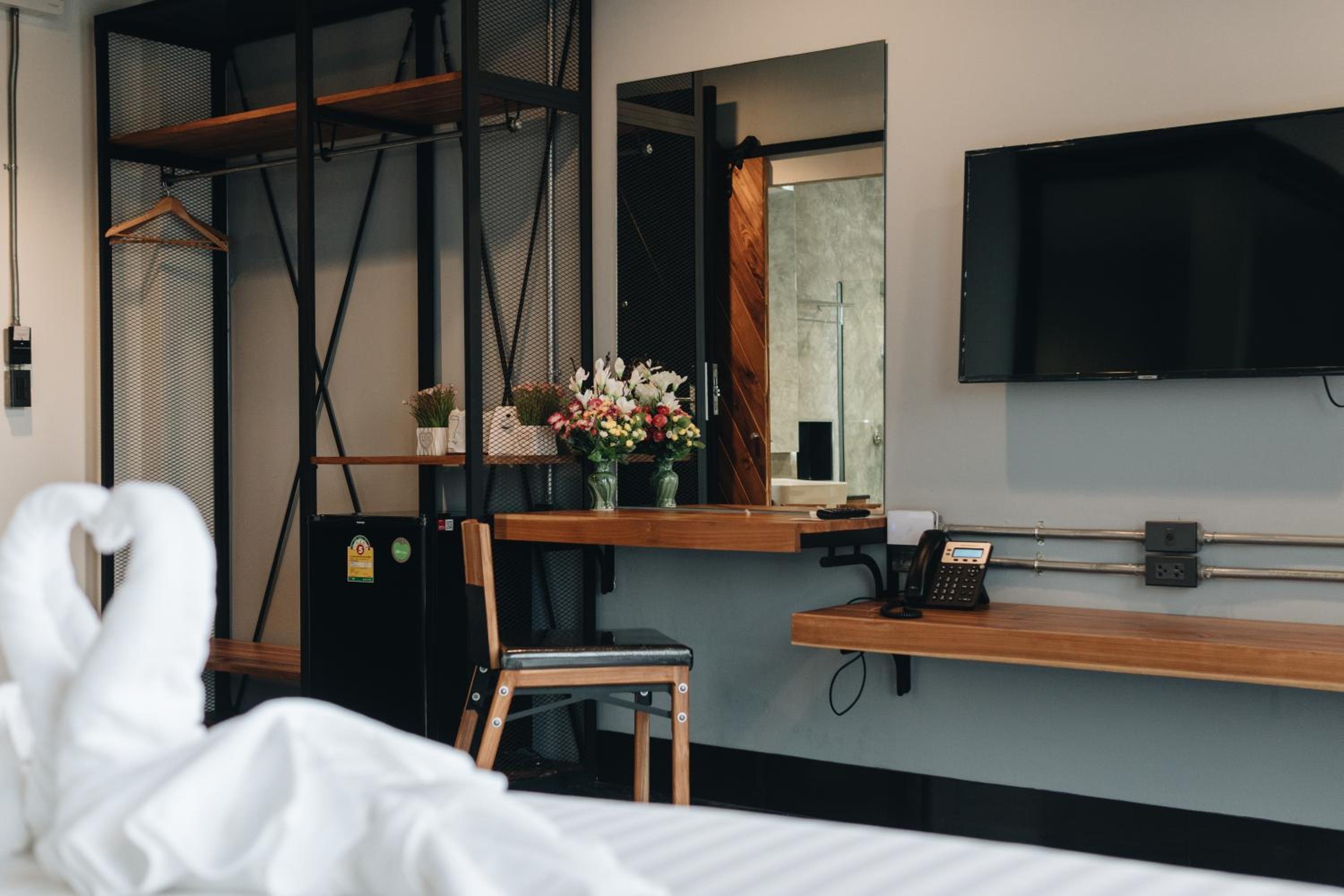 Deluxe King Room photo 2