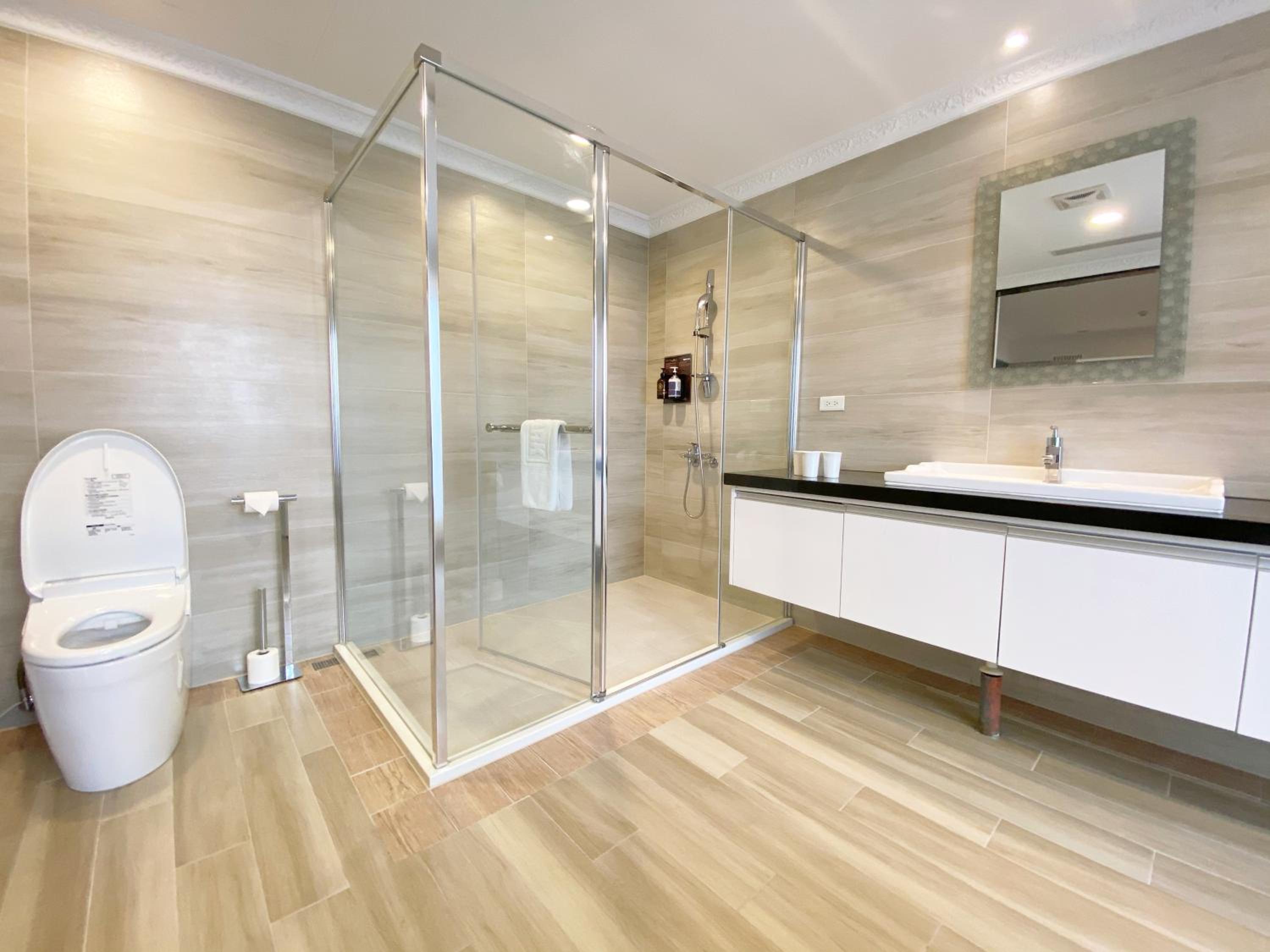 Executive Quadruple Room with Bathtub