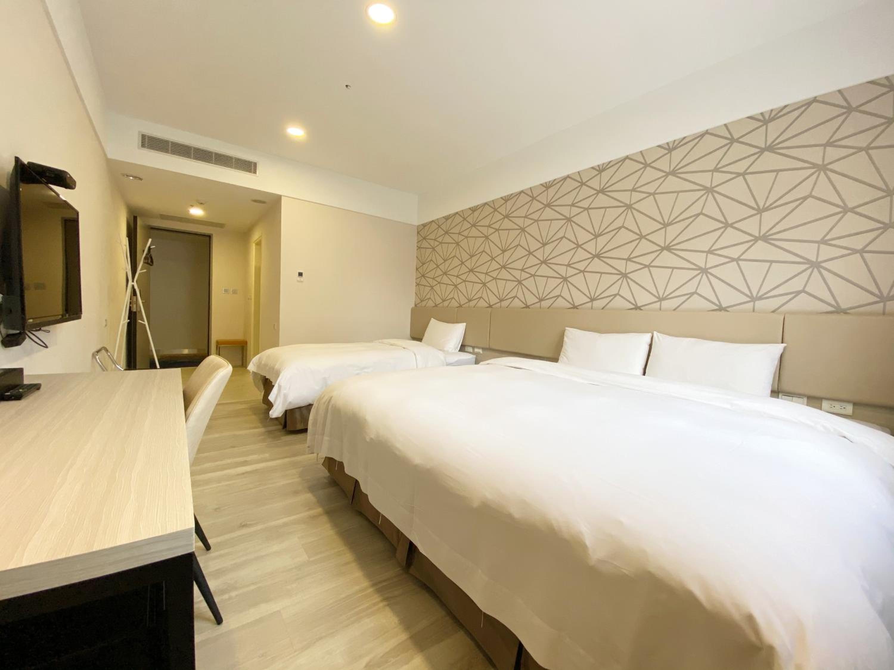 Deluxe Triple Room - Photo 8