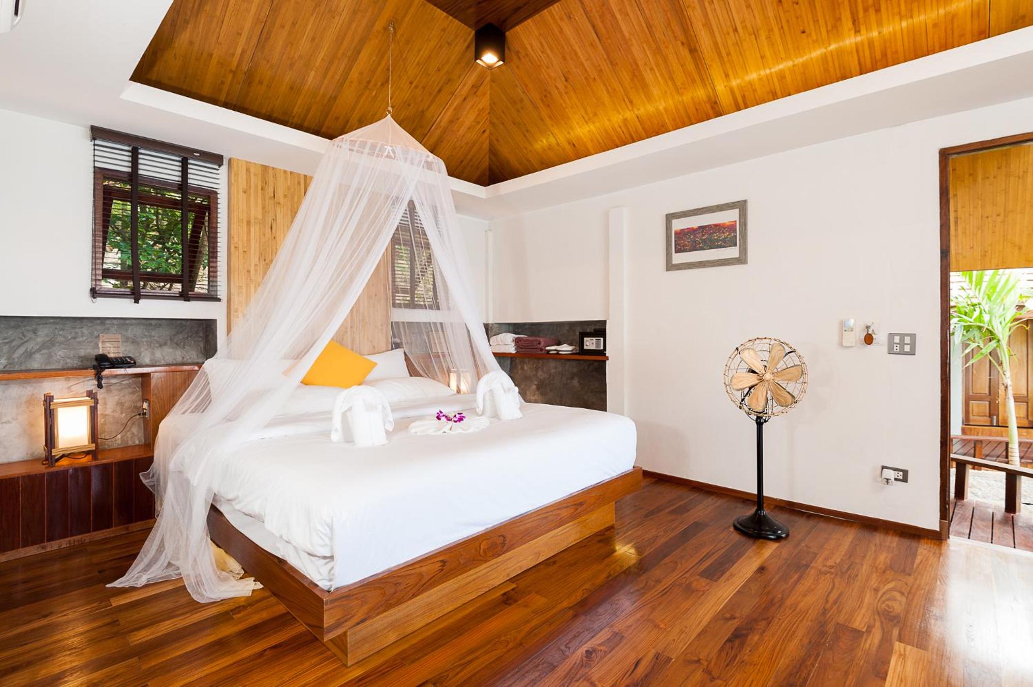 Deluxe Double Room with Sea View - Photo 6