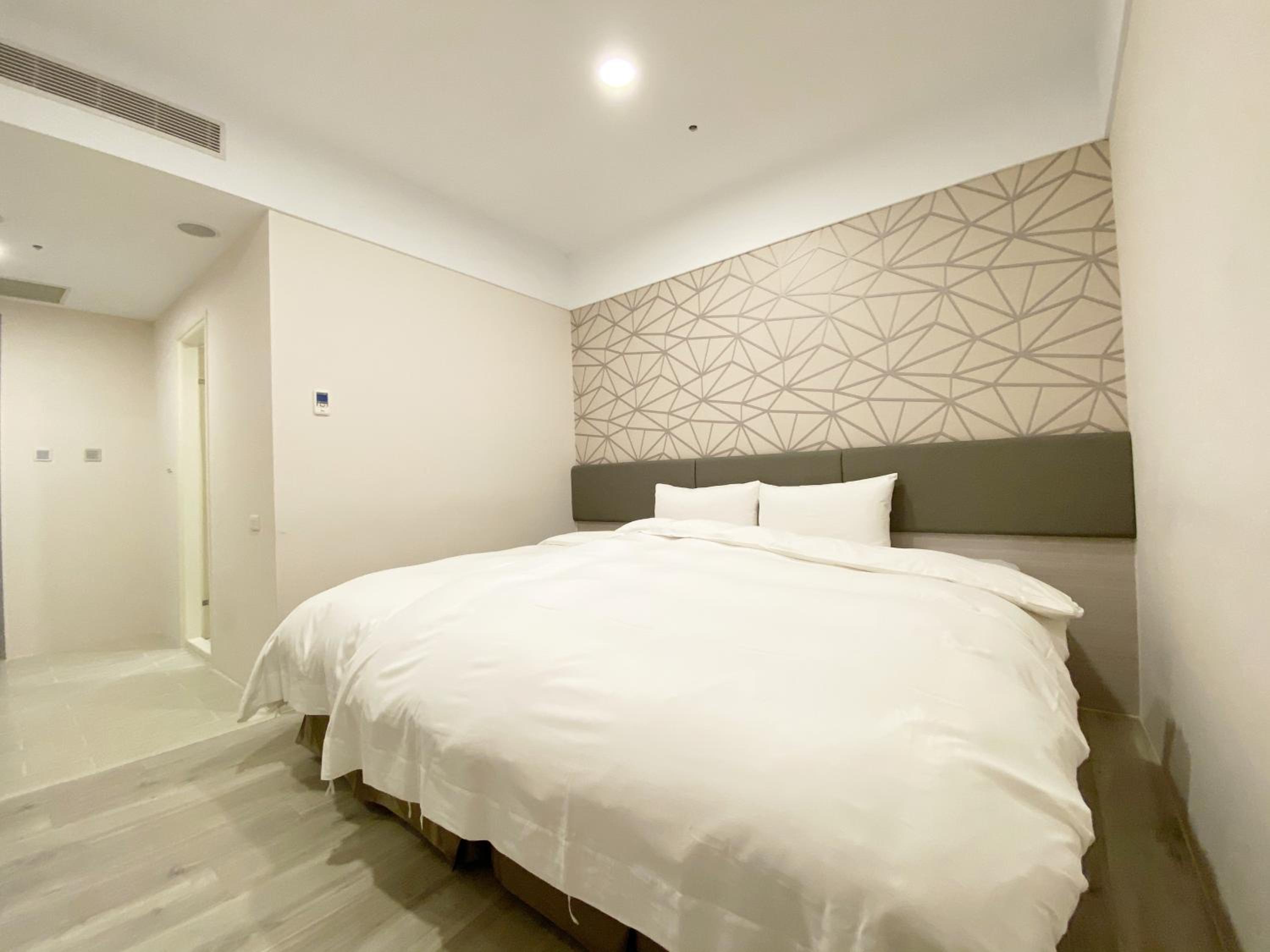 Superior Double Room - No Window - Photo 7