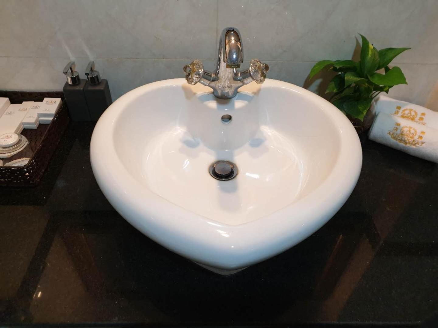 Superior Suite - Photo 7