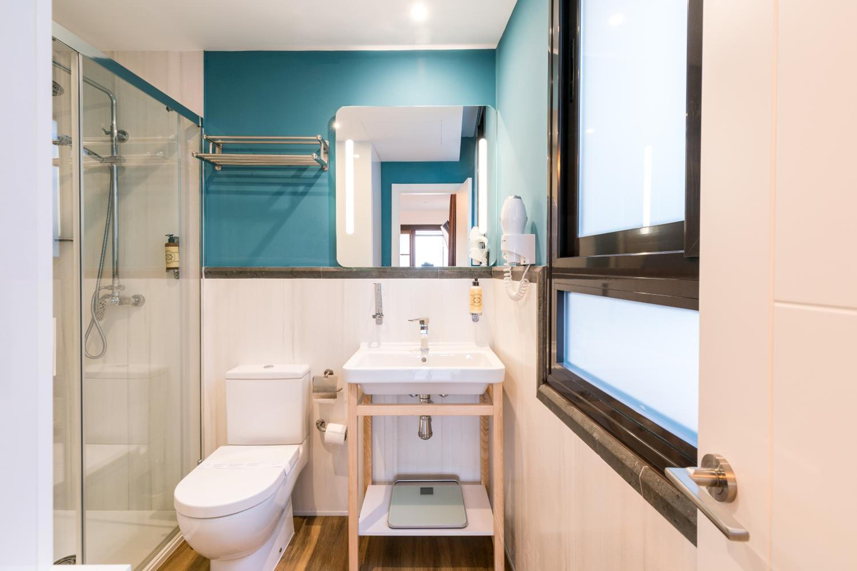 Suite with Balcony - Photo 18