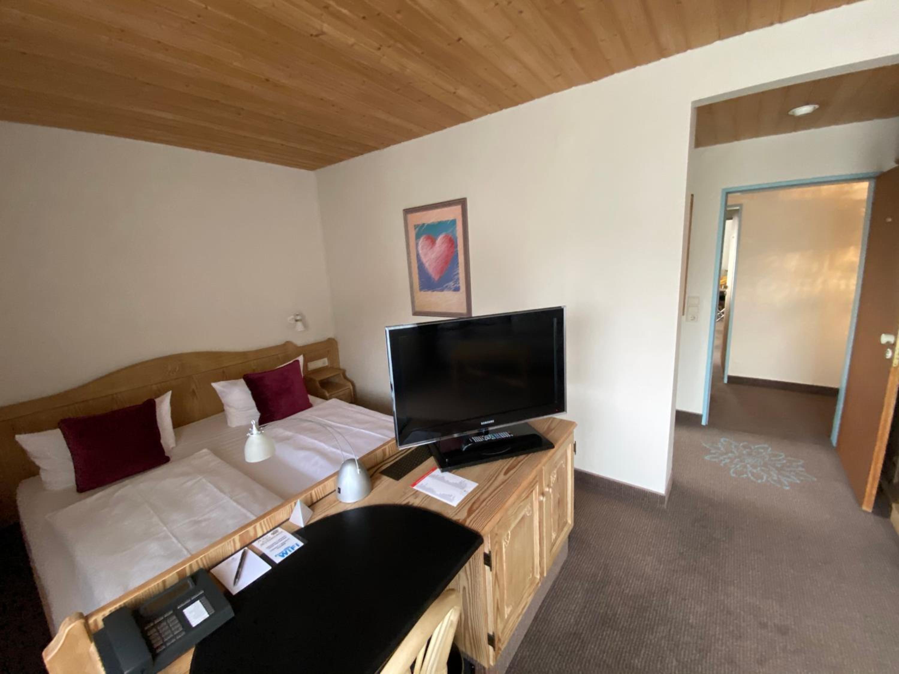 Deluxe Double Room - Photo 10