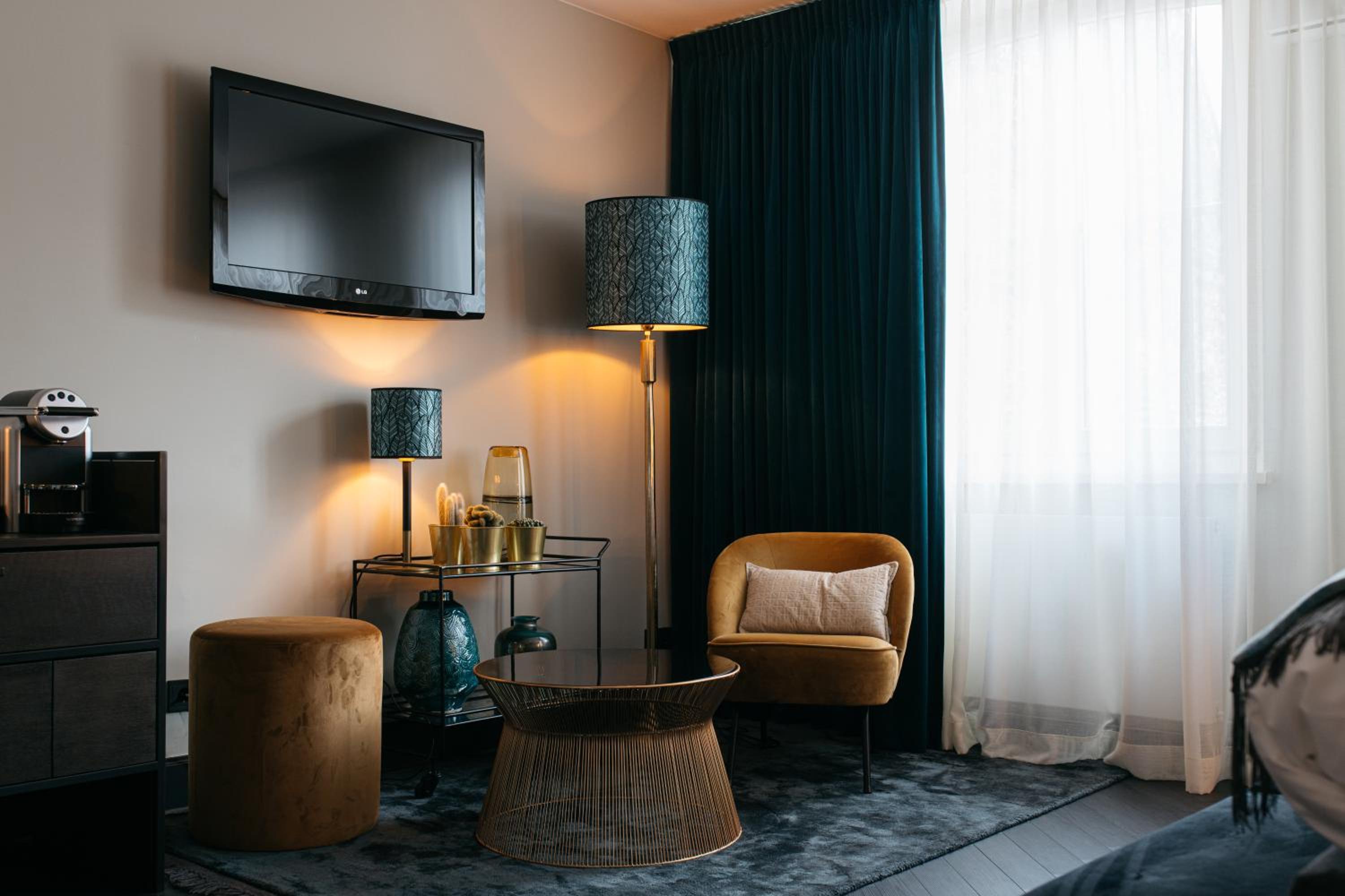 Superior King Room - Photo 8