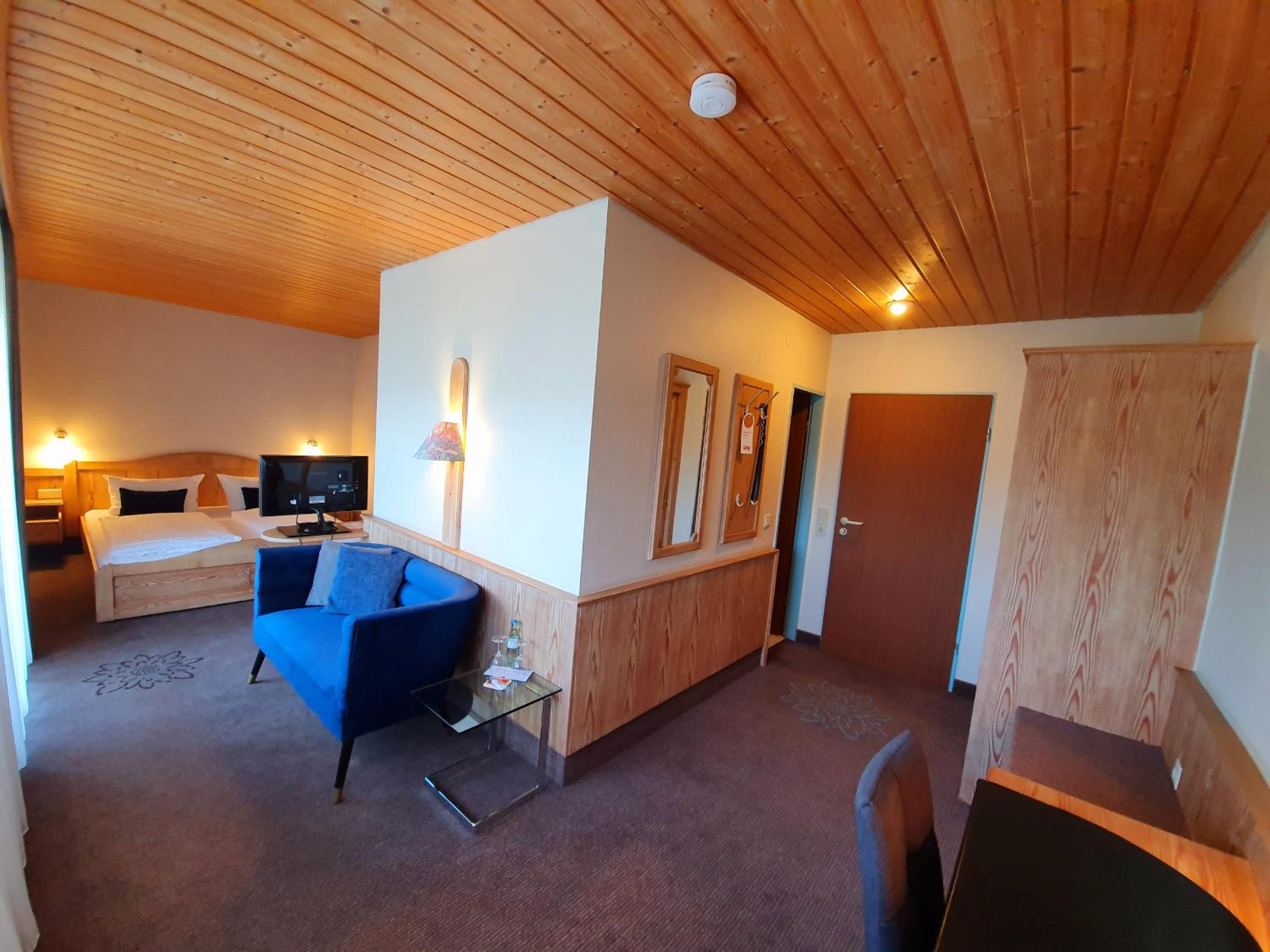 Double Room - Photo 8