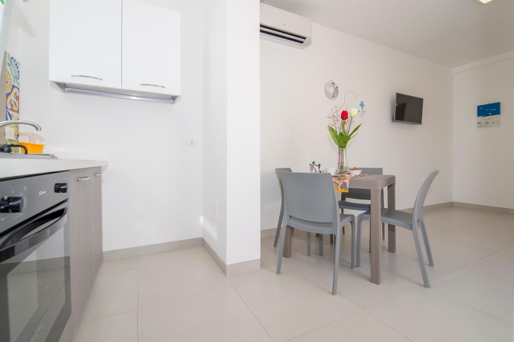 One-Bedroom Apartment photo 2