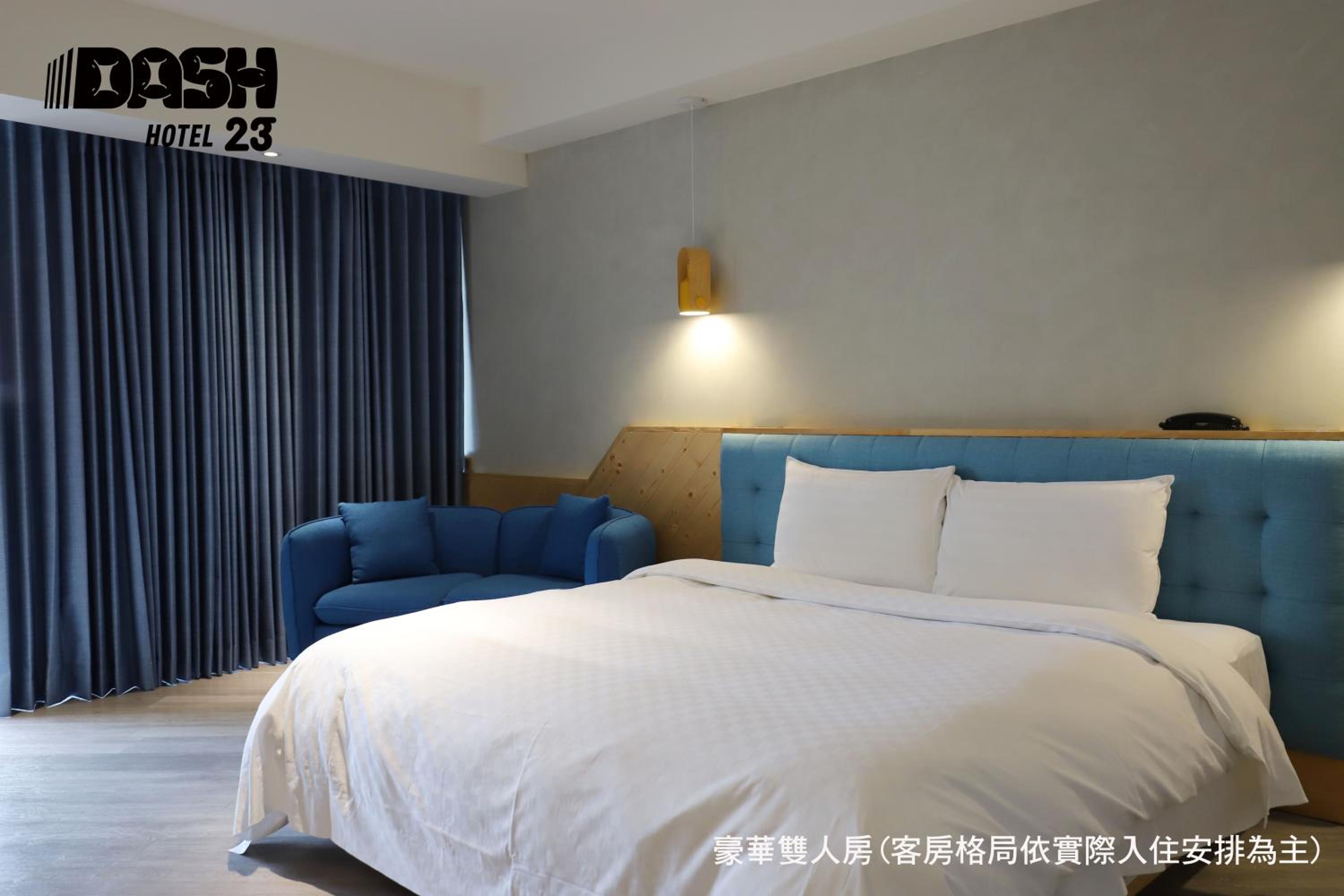 Deluxe Double Room with Balcony - Photo 6