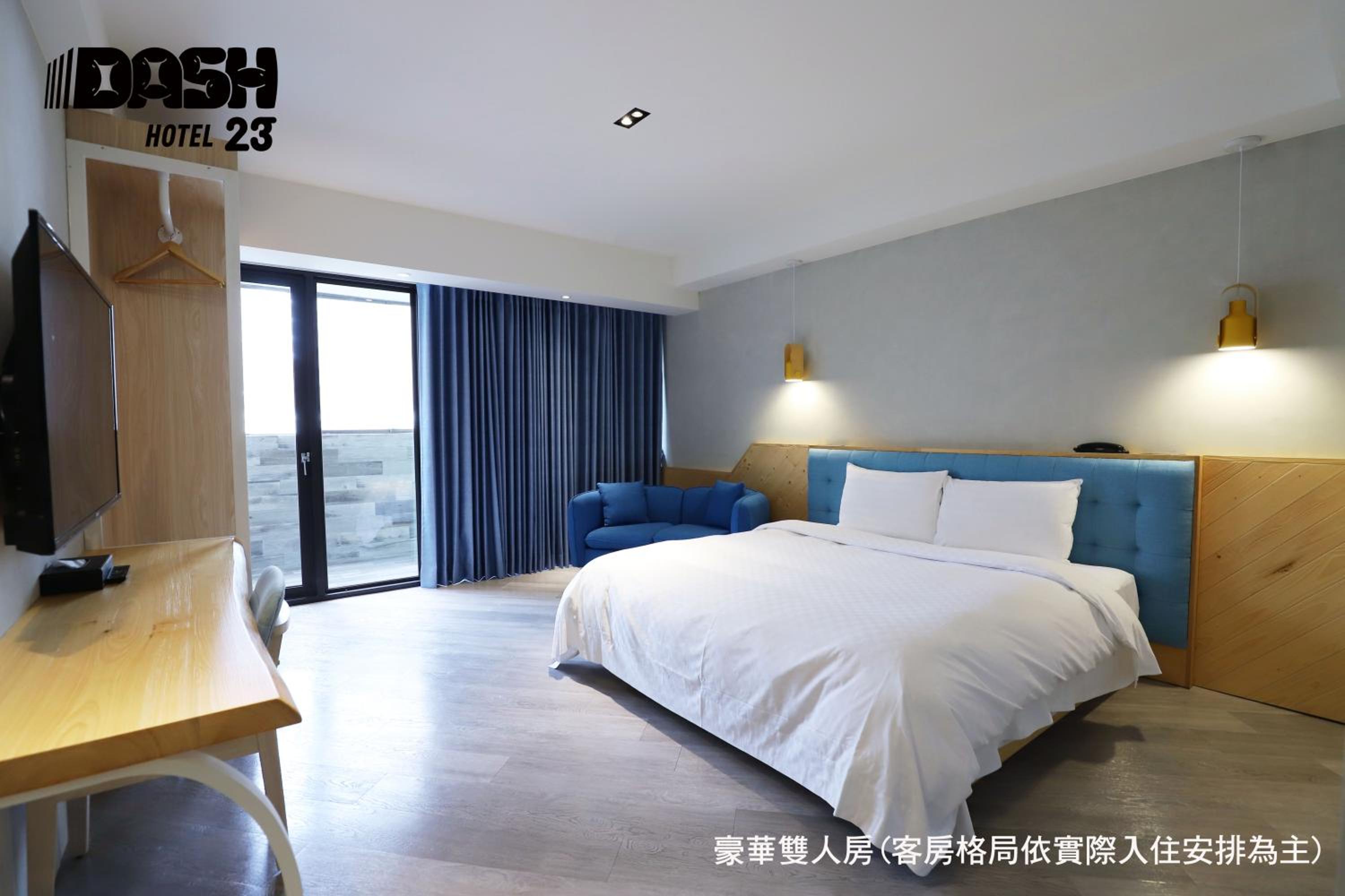 Deluxe Double Room with Balcony - Photo 3