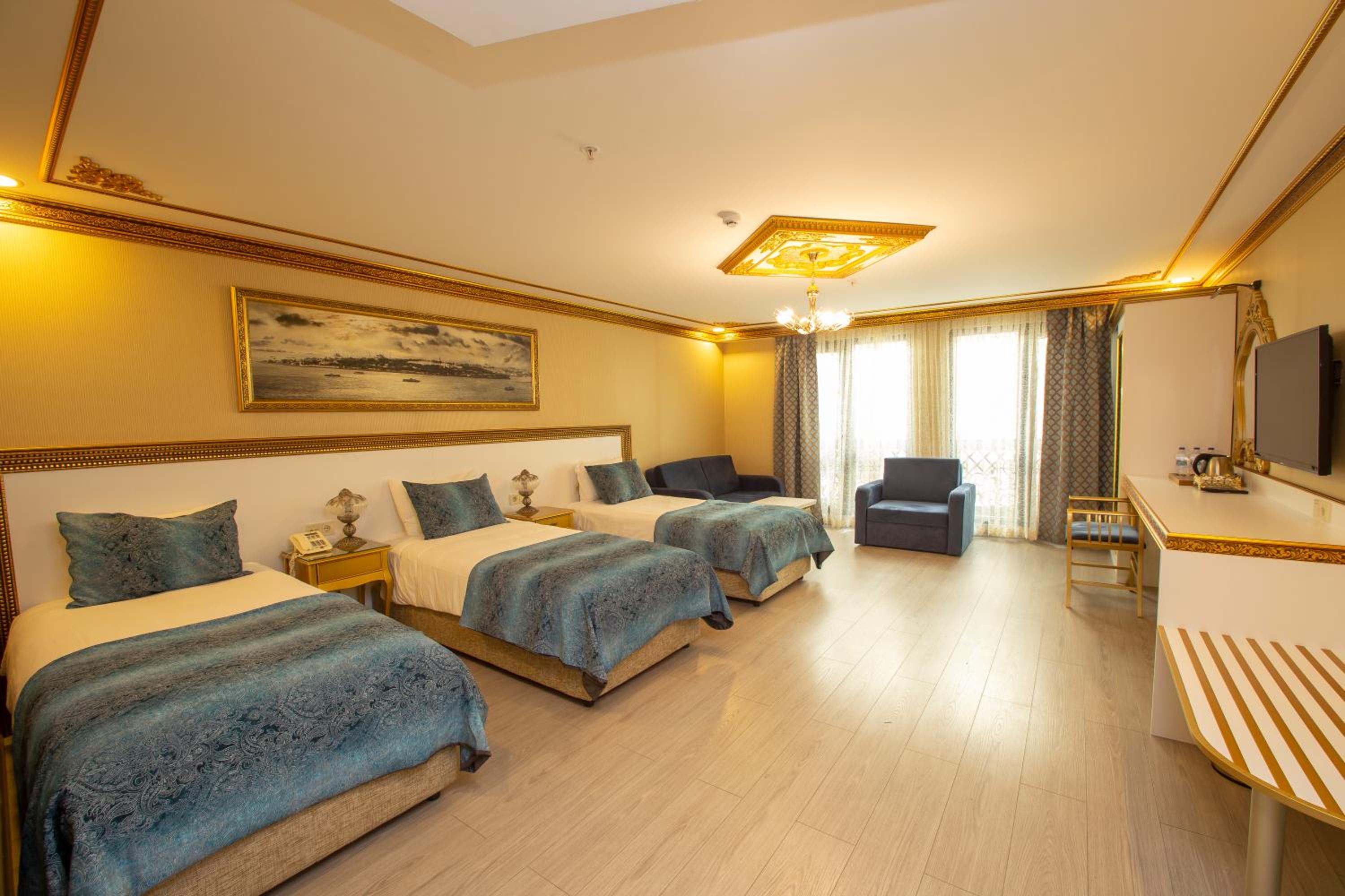 Deluxe Triple Room photo 3