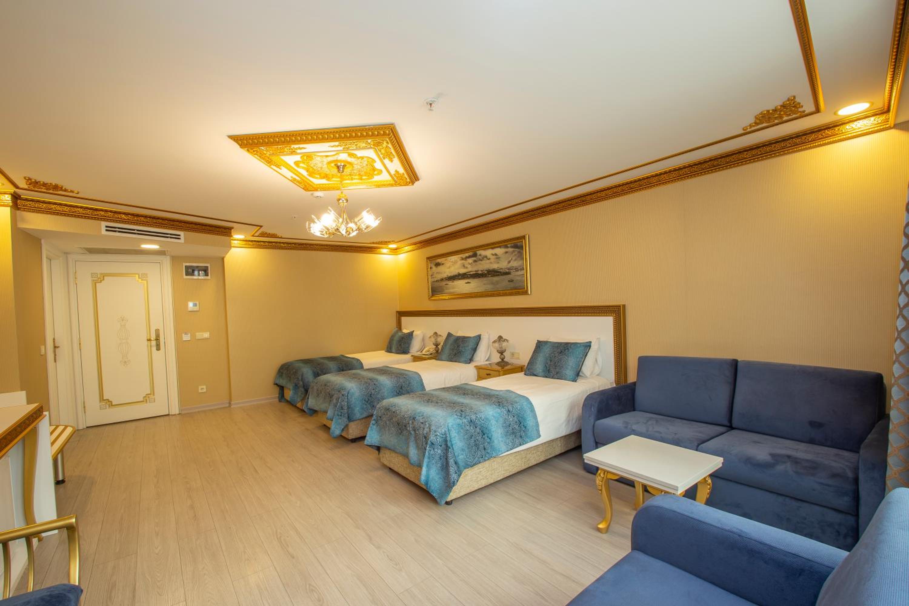 Deluxe Triple Room photo 2