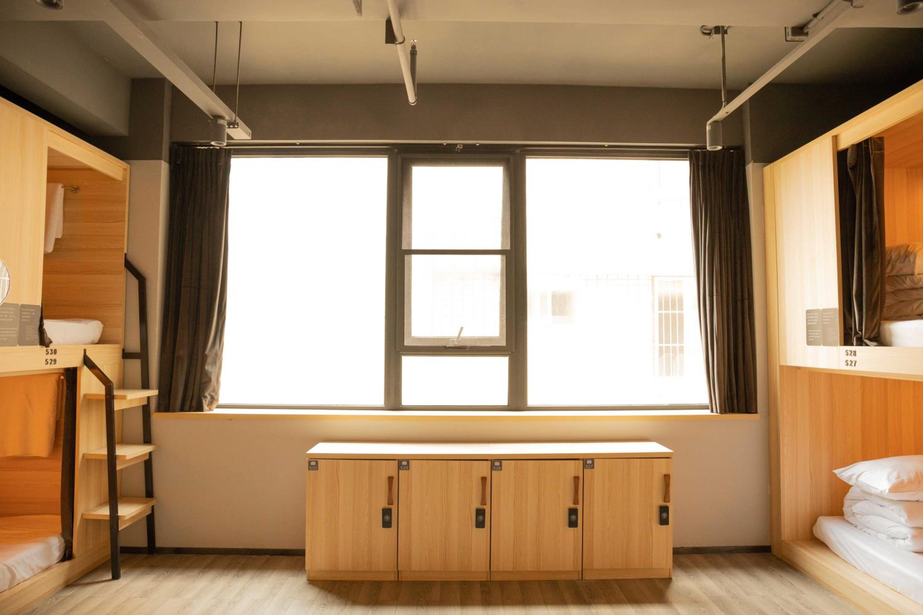 Bed in 8-Bed Male Dormitory Room photo 3