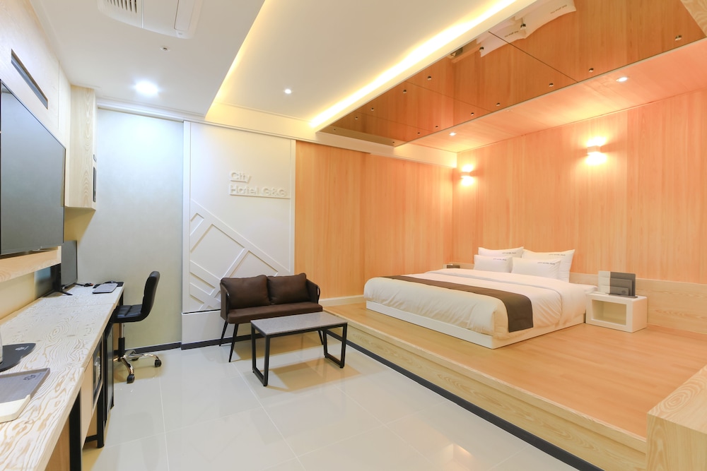 Deluxe Room - Photo 6