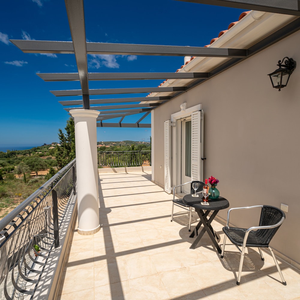 Villa photo 2