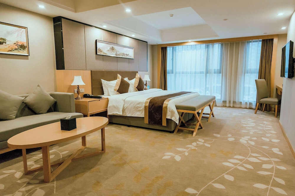 Deluxe Room, 1 King Bed, Non Smoking, Lake View