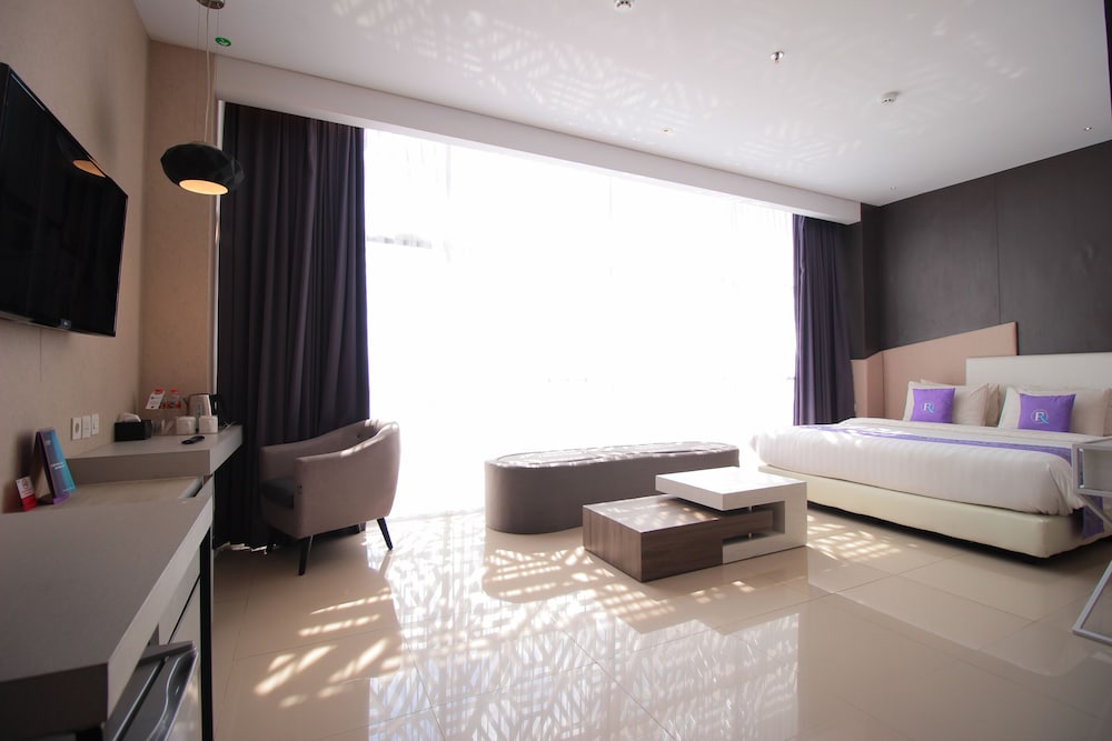 Suite - Photo 1