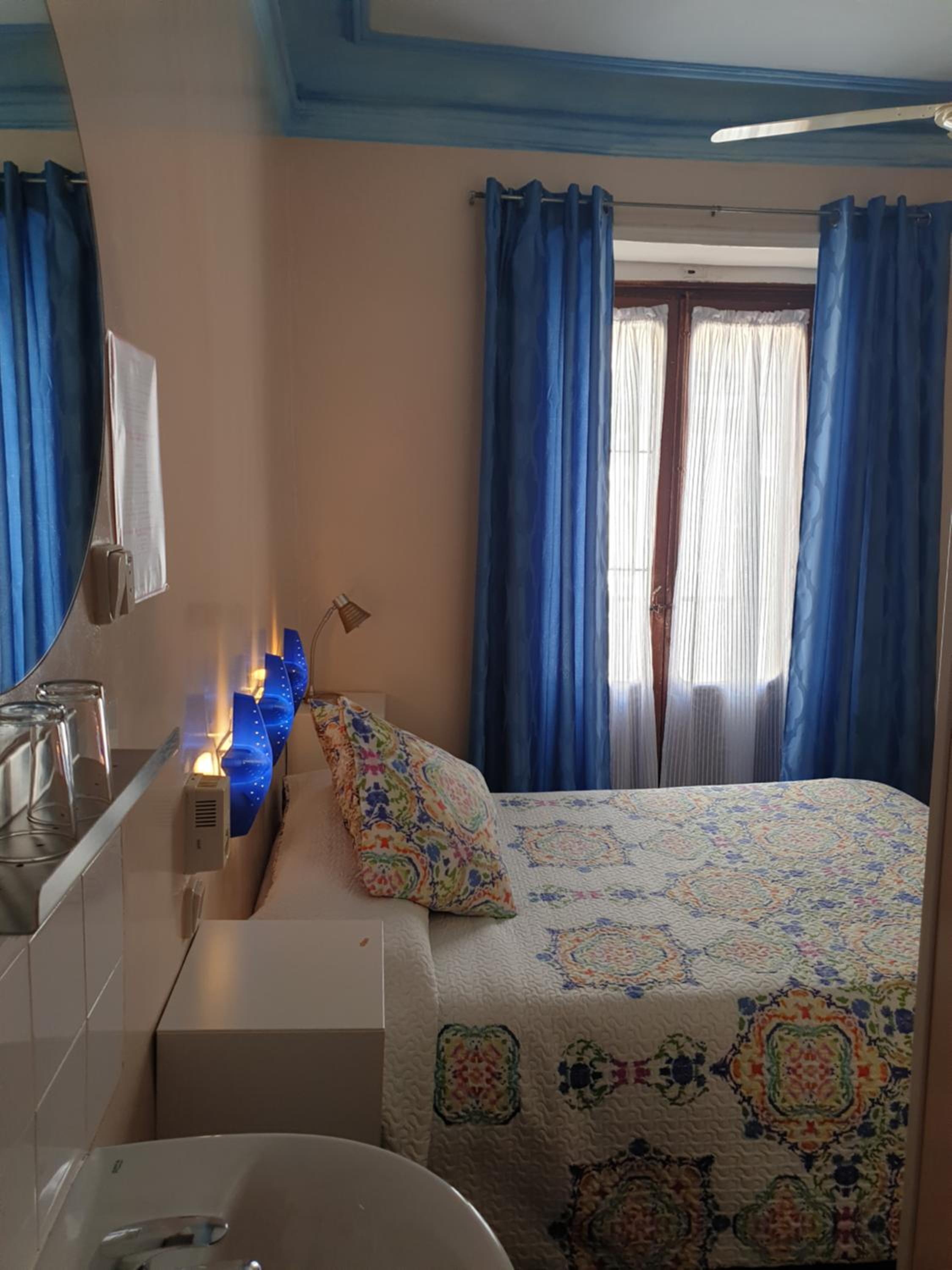 Double Room with Shared Bathroom photo 2