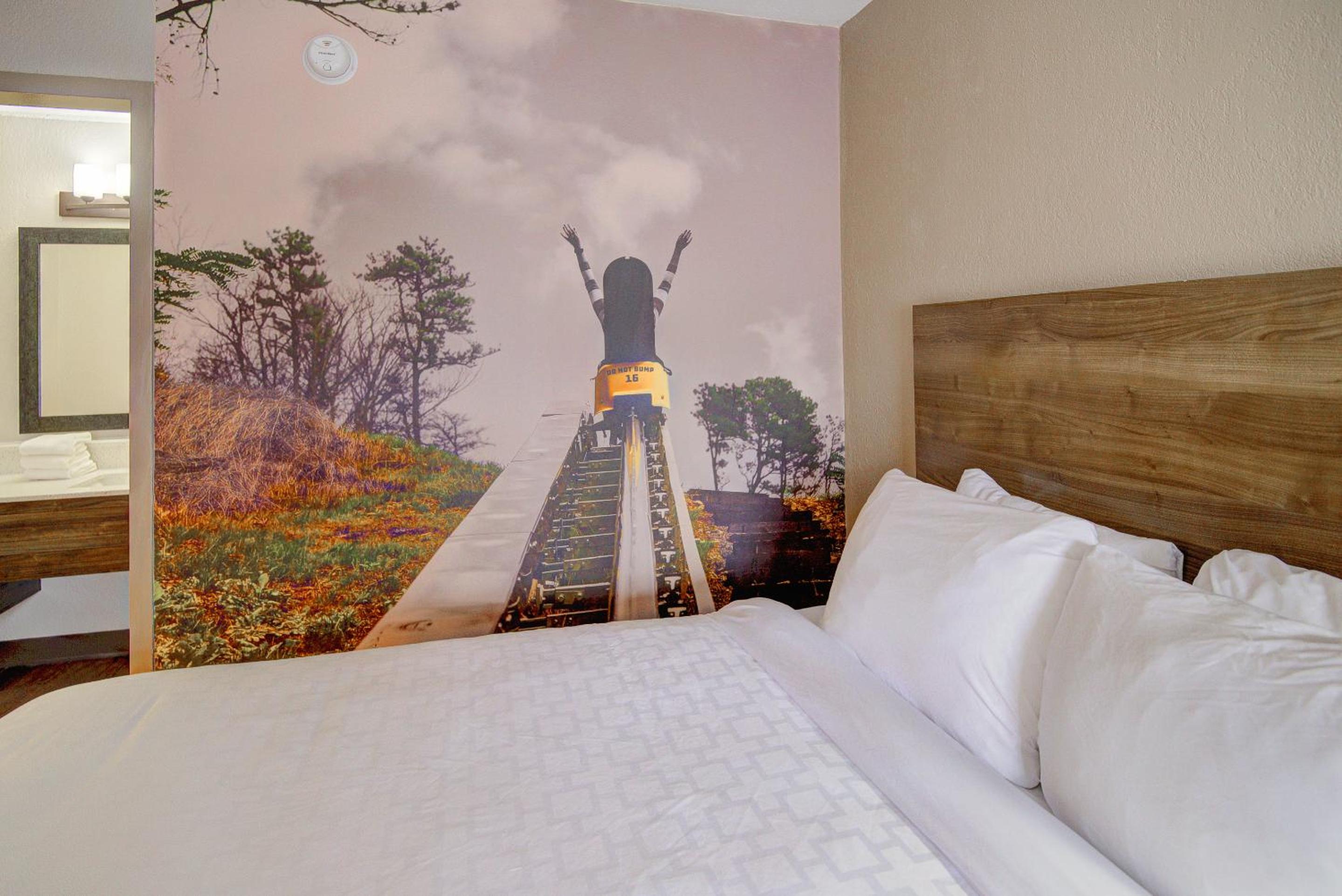King Room - Non-Smoking - Photo 6
