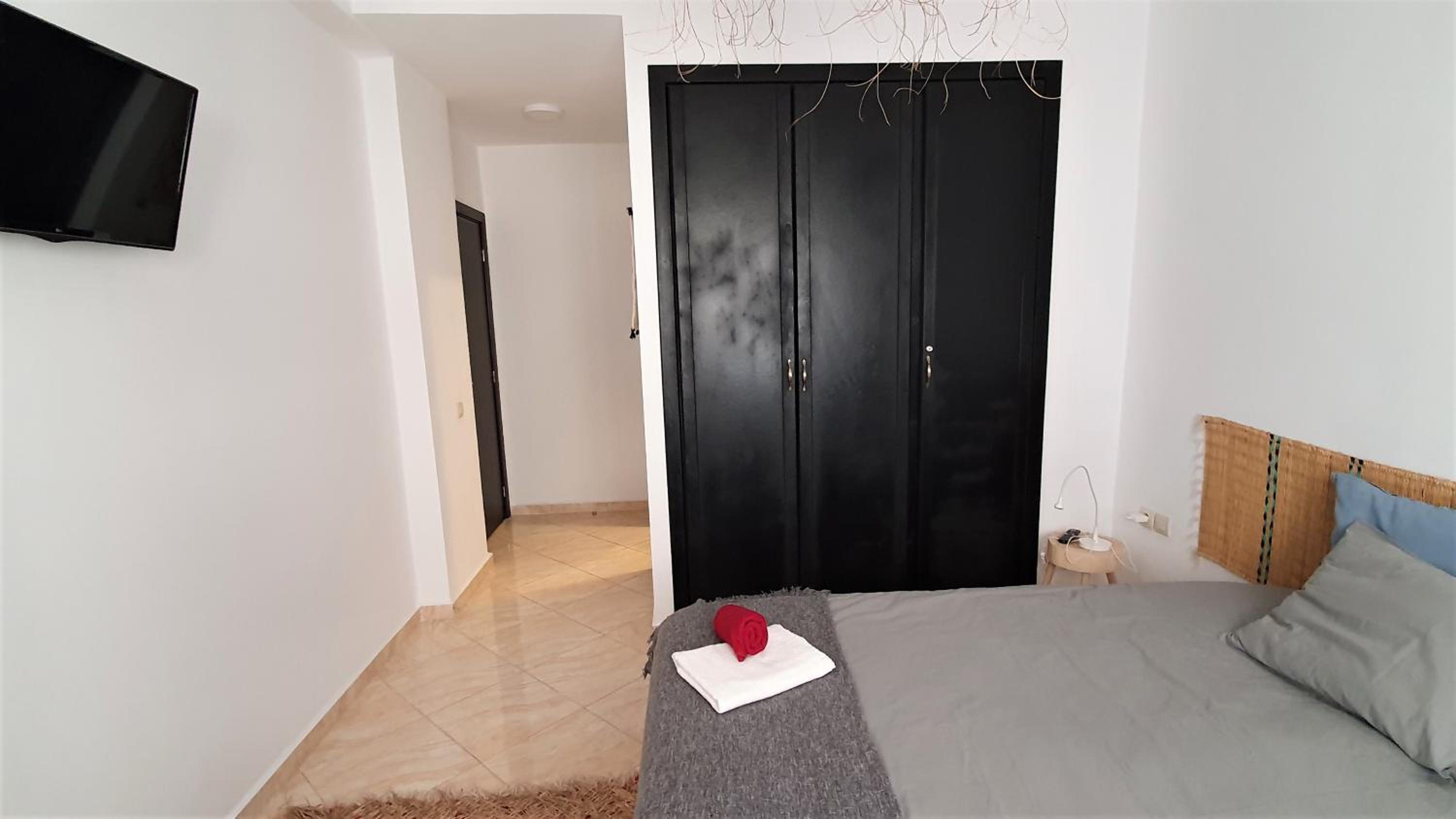 Apartment with Balcony - Photo 32