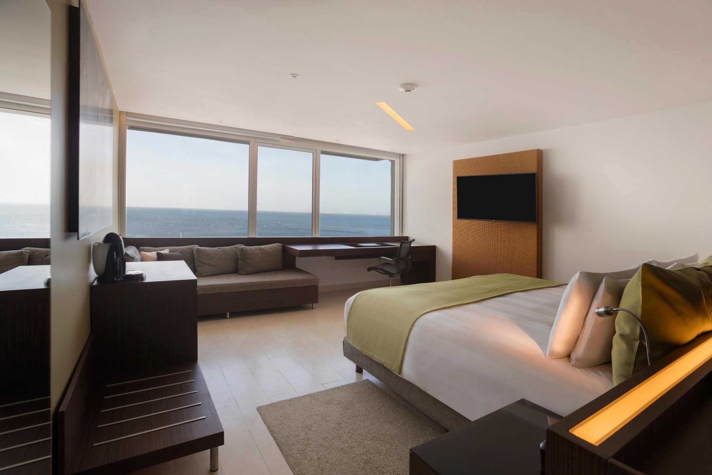 Classic King Room with Ocean View - Photo 4