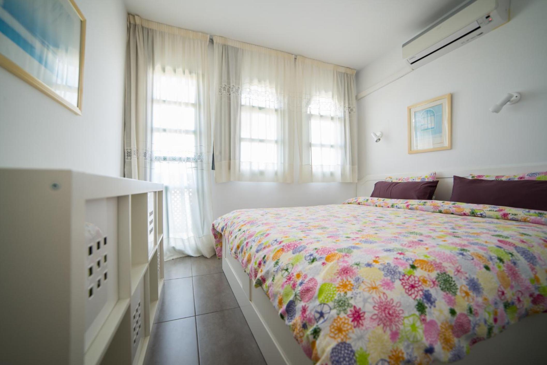 One-Bedroom House - Photo 33
