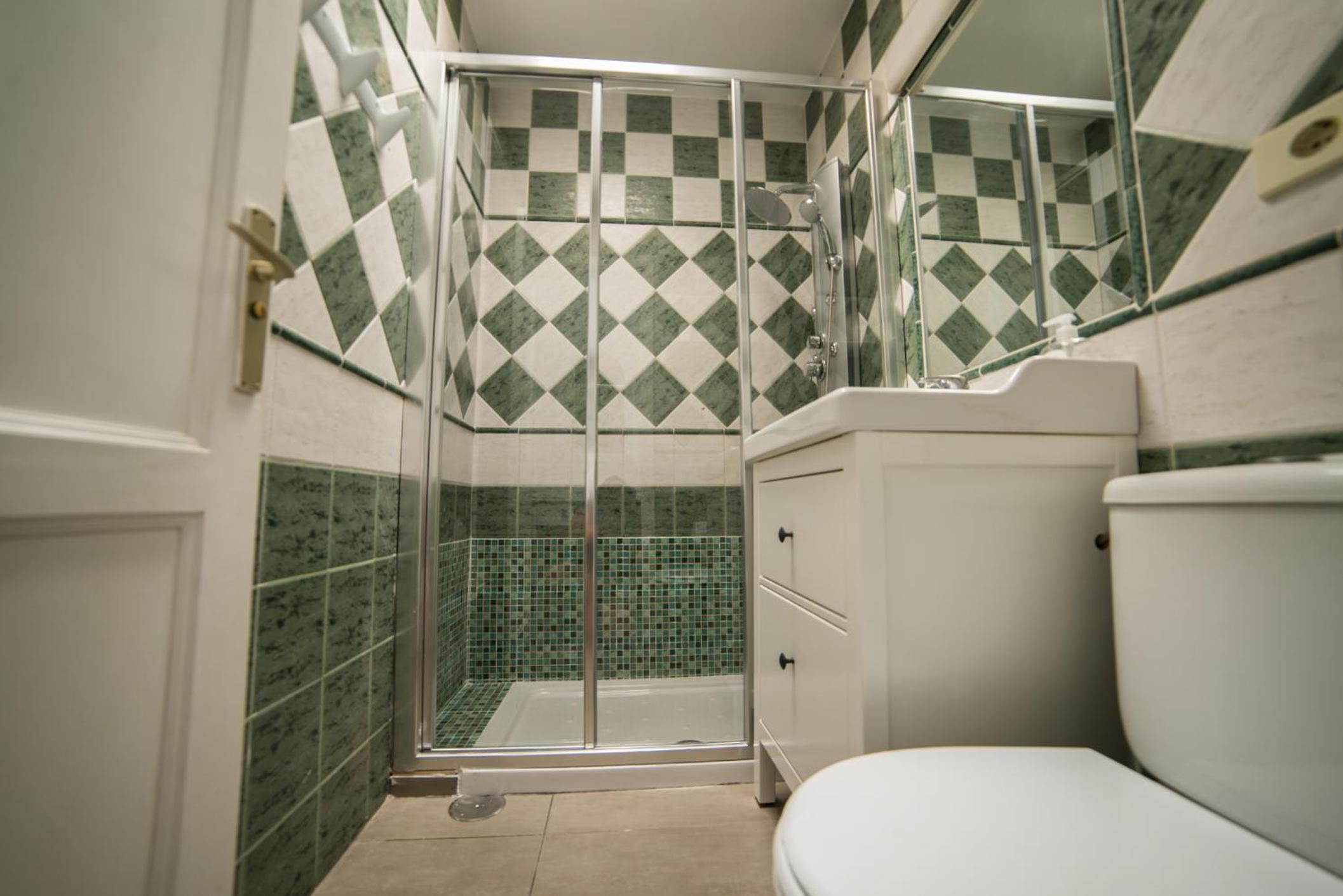 One-Bedroom House - Photo 20