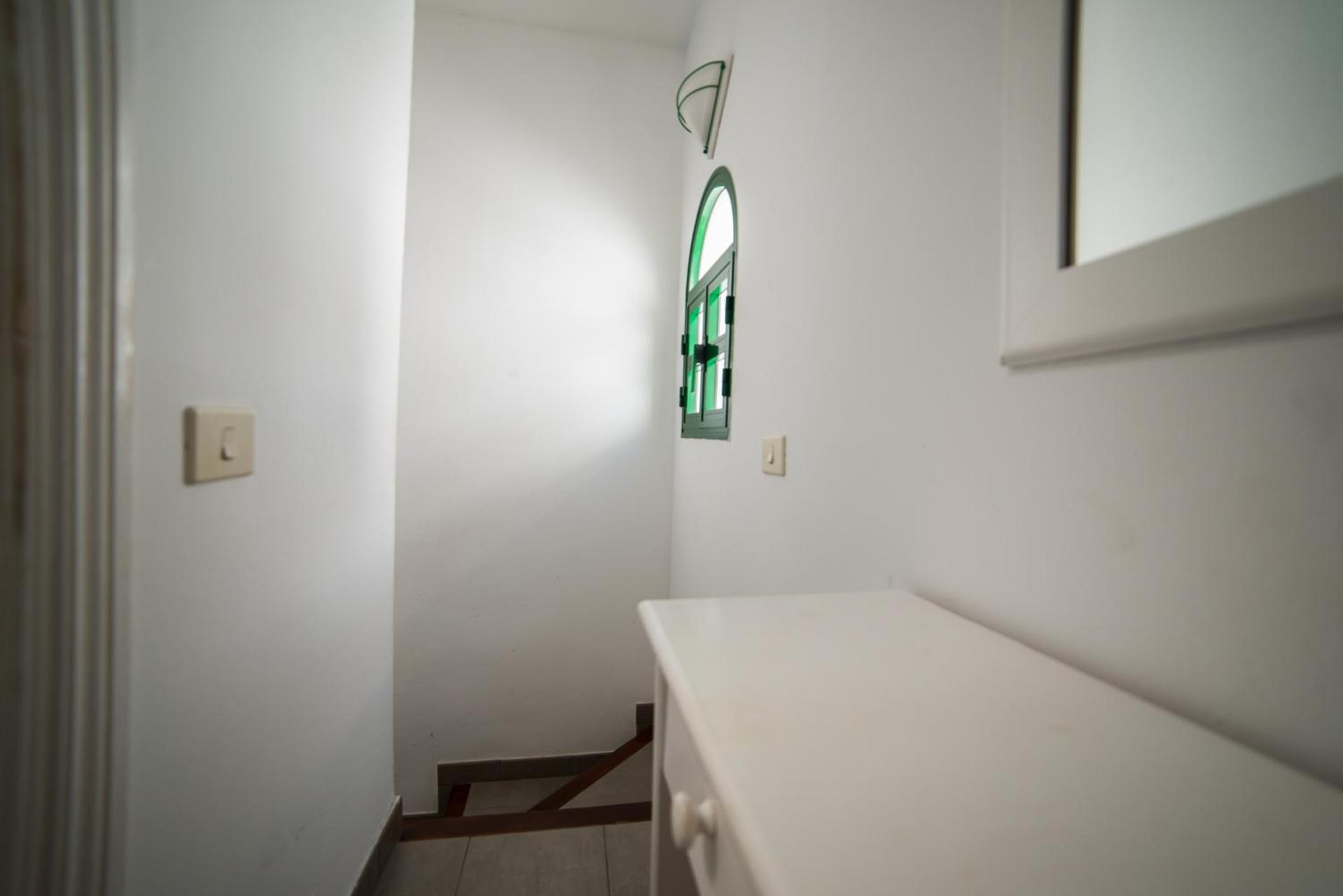 One-Bedroom House - Photo 31