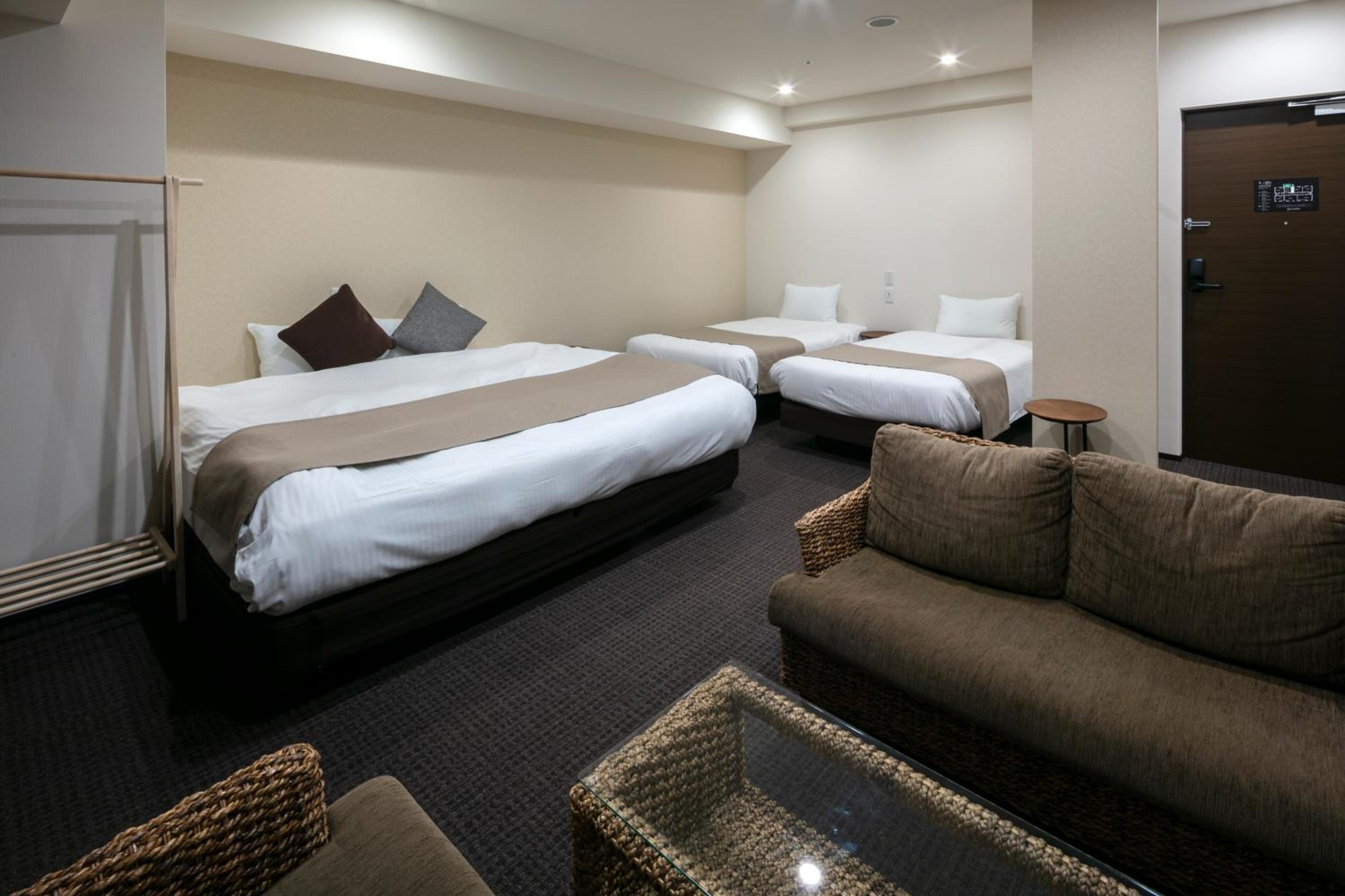 Superior King Room - Photo 12