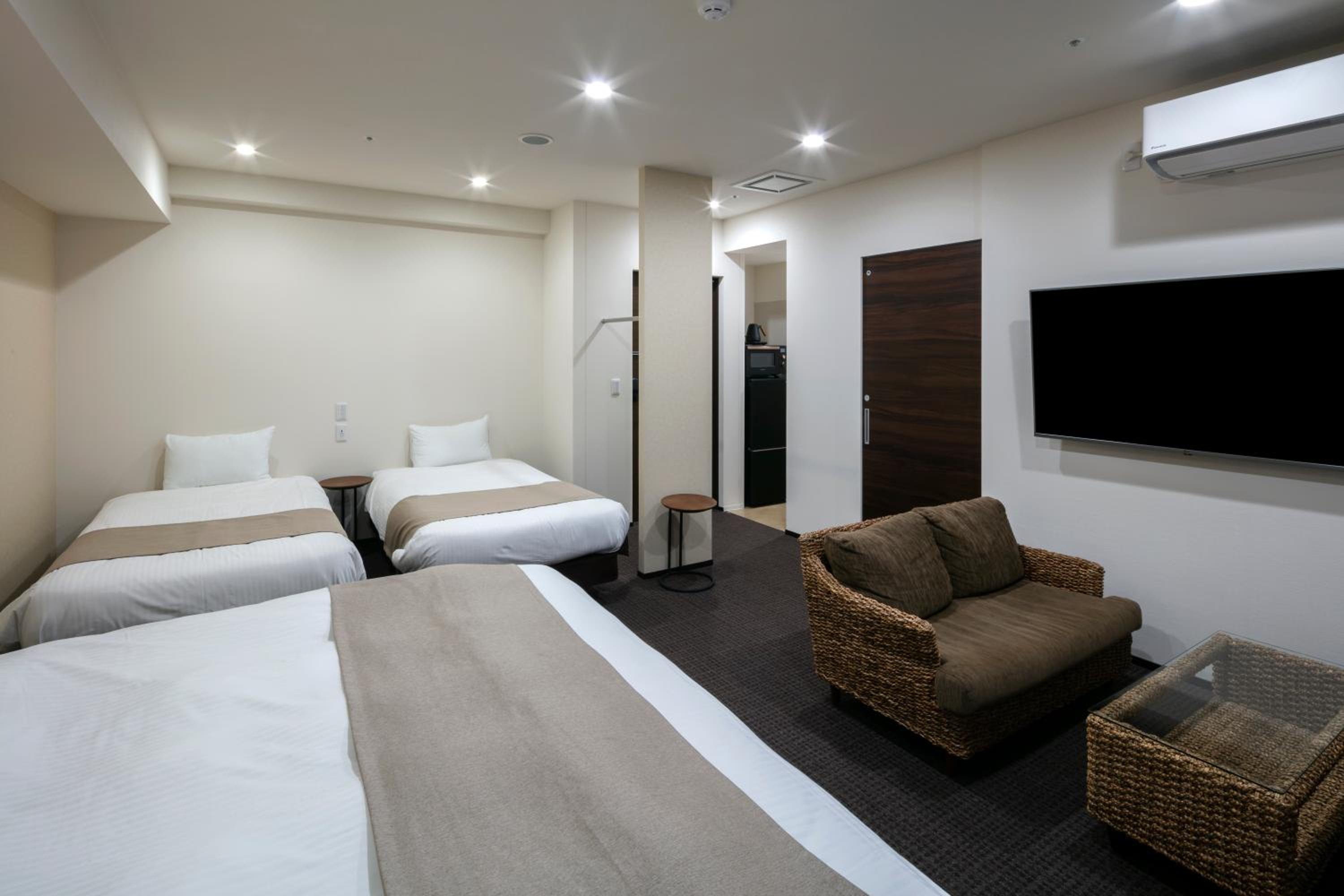 Superior King Room - Photo 13