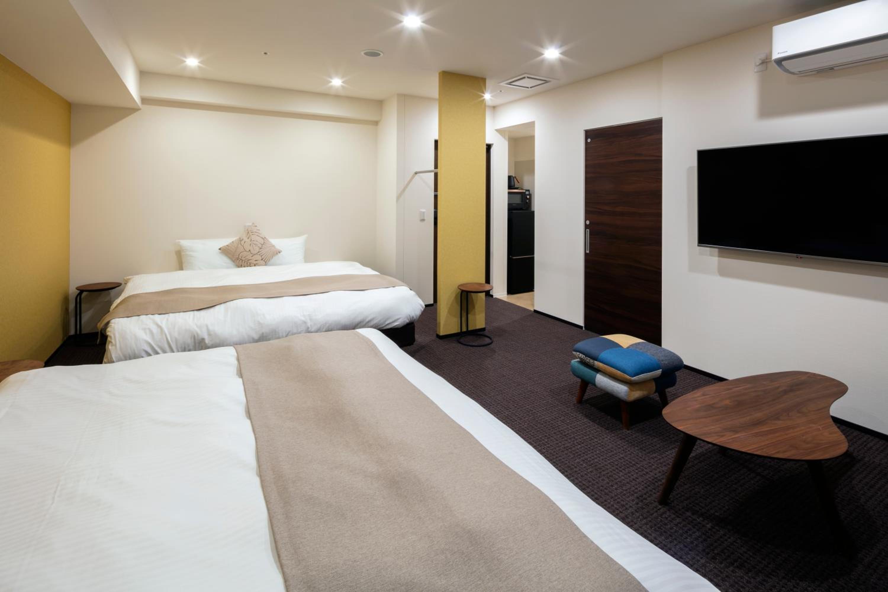 King Room with Two King Beds - Photo 16