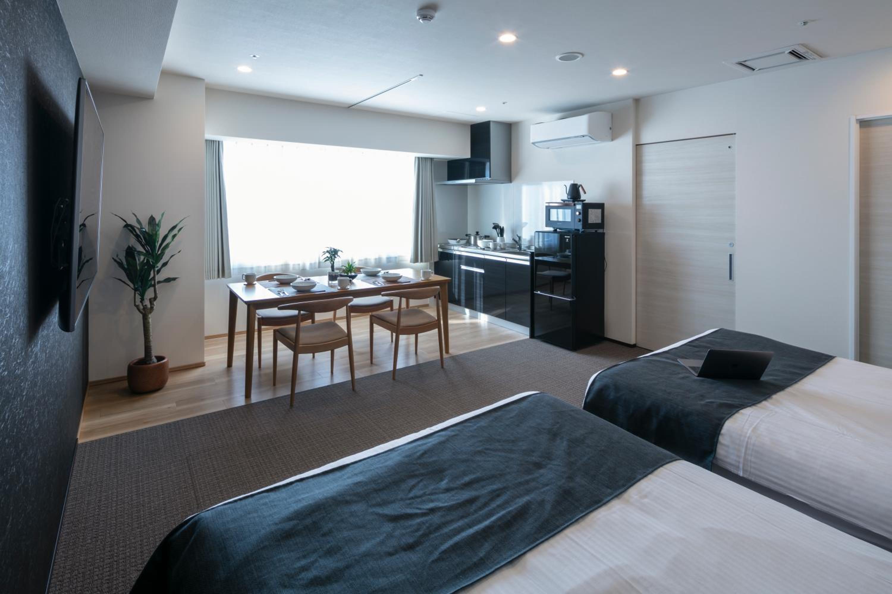 Executive Suite - Photo 12