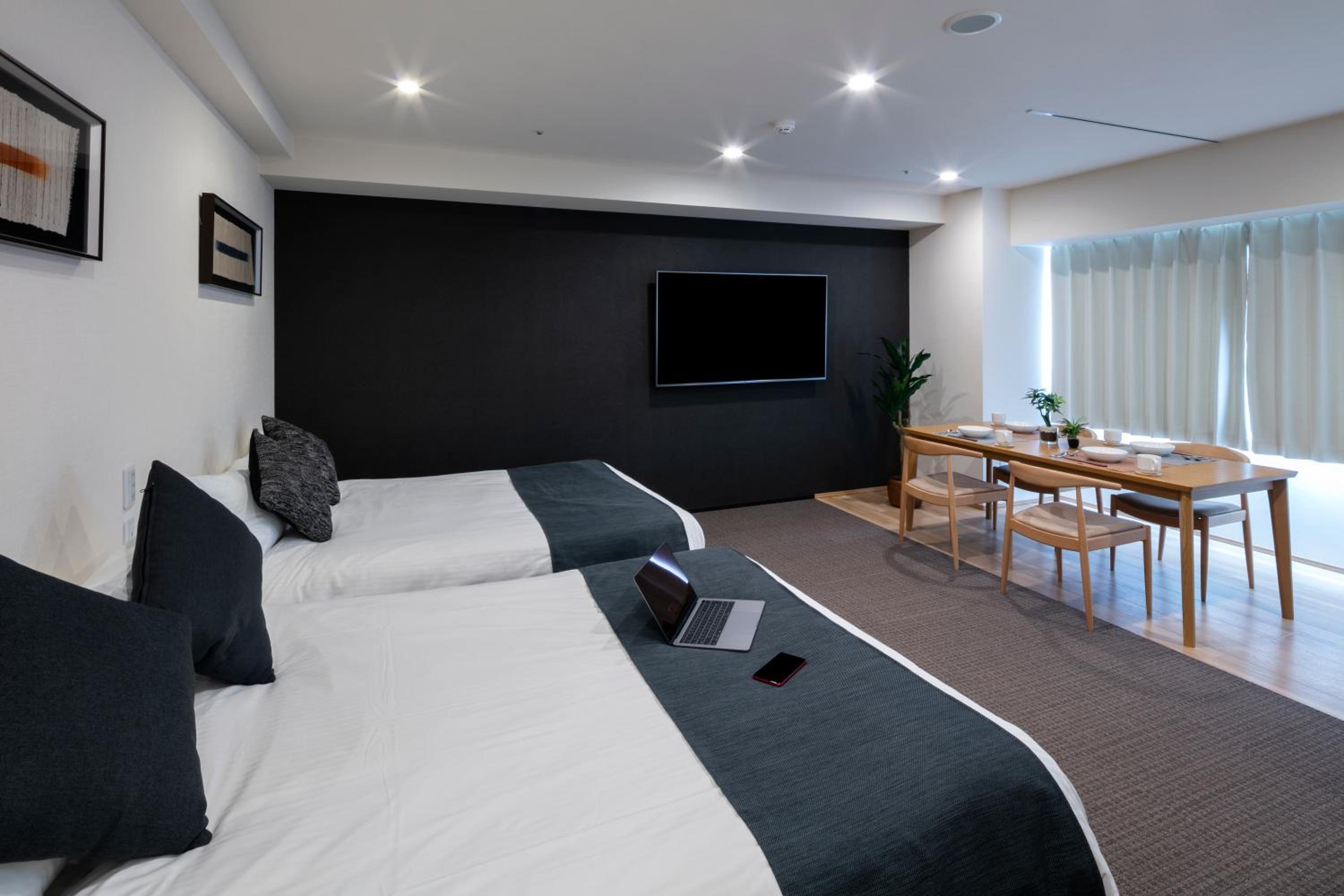 Executive Suite - Photo 8