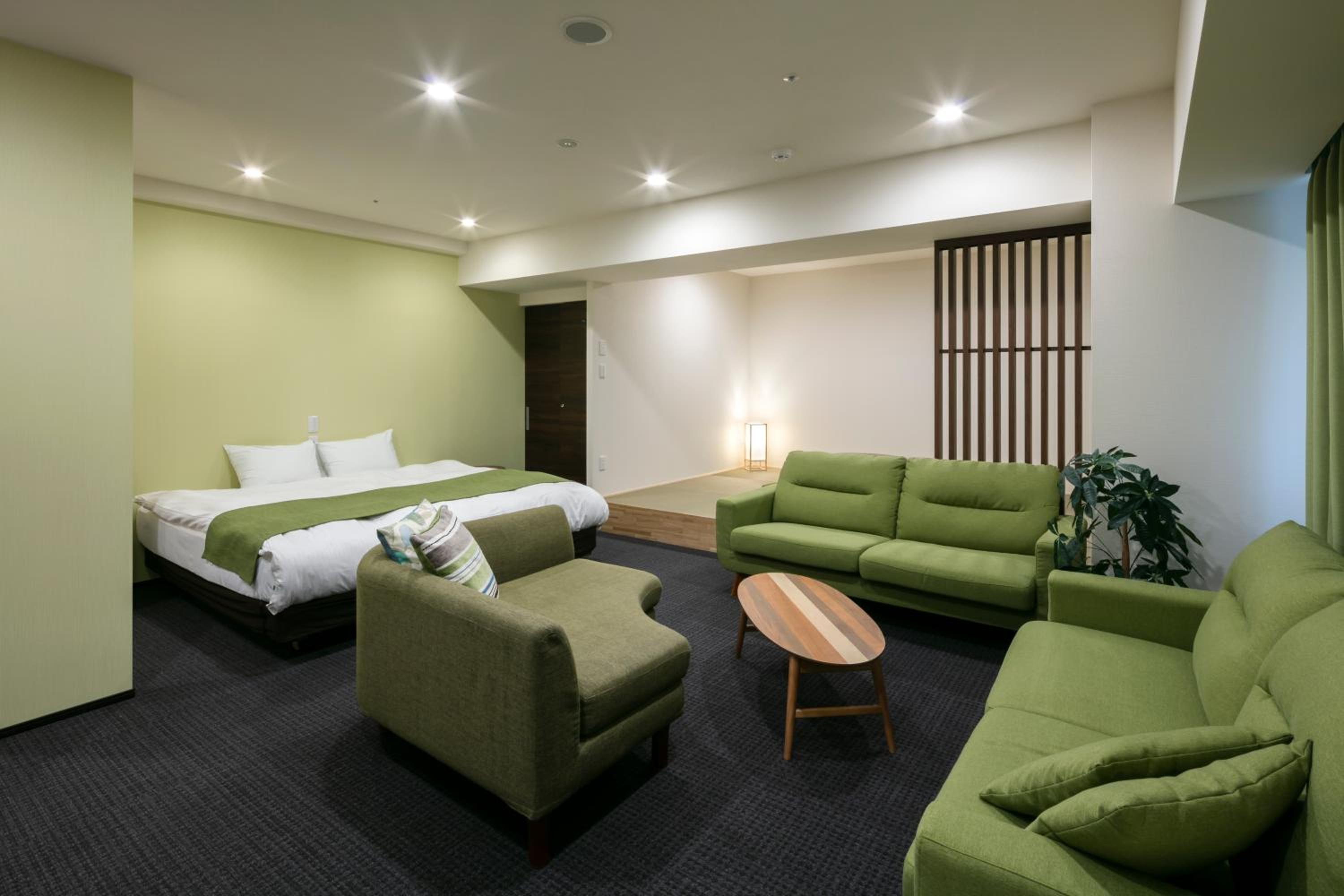 King Suite with Spa Bath - Photo 8