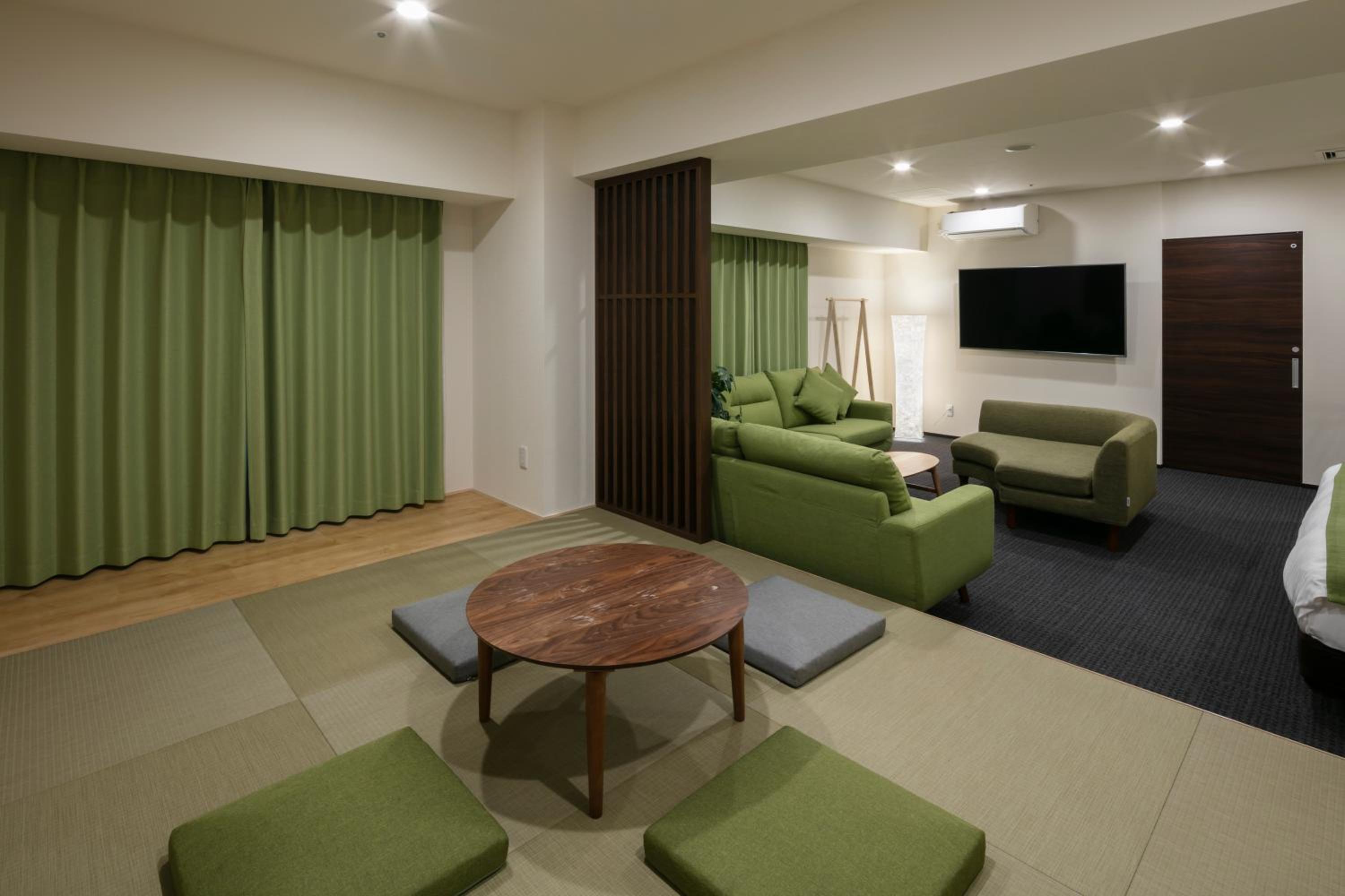 King Suite with Spa Bath - Photo 16