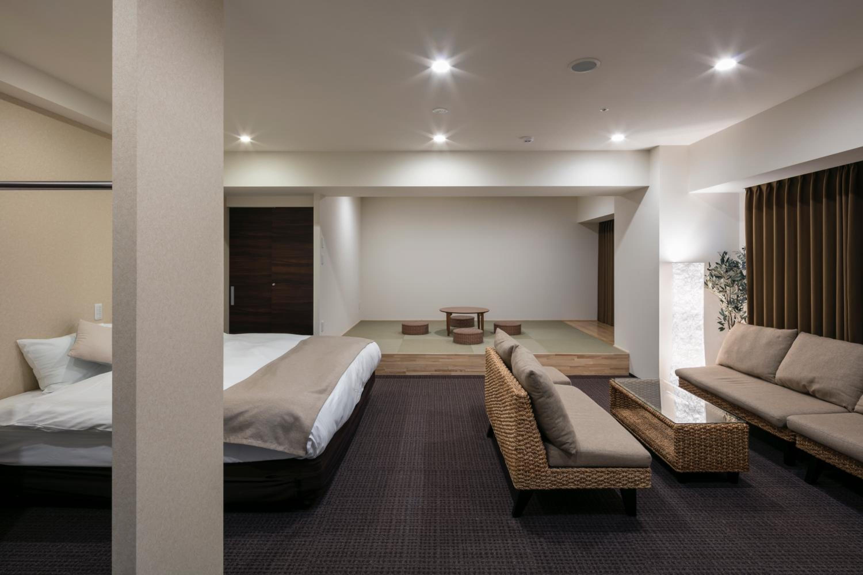 Superior King Suite - Photo 11