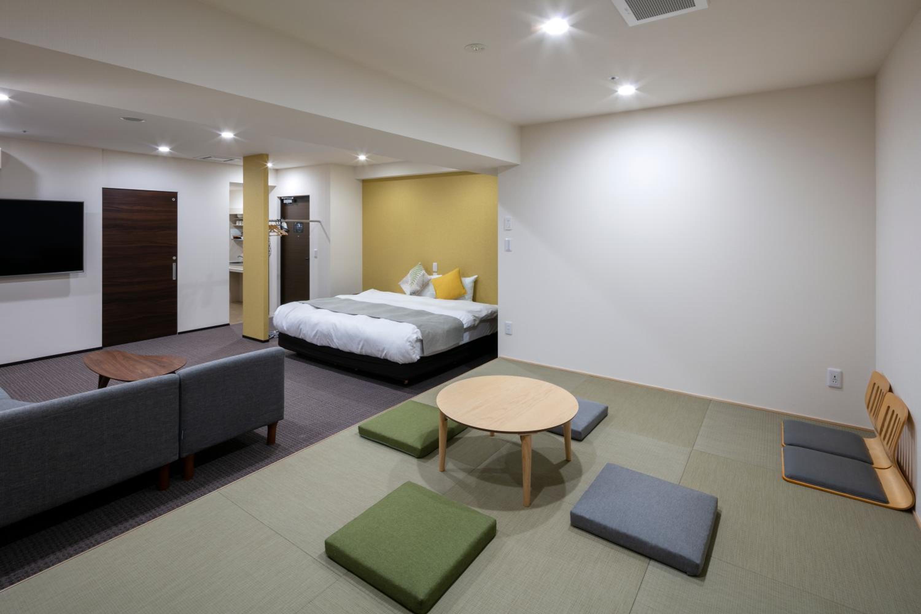 Deluxe Suite with Spa Bath - Photo 12